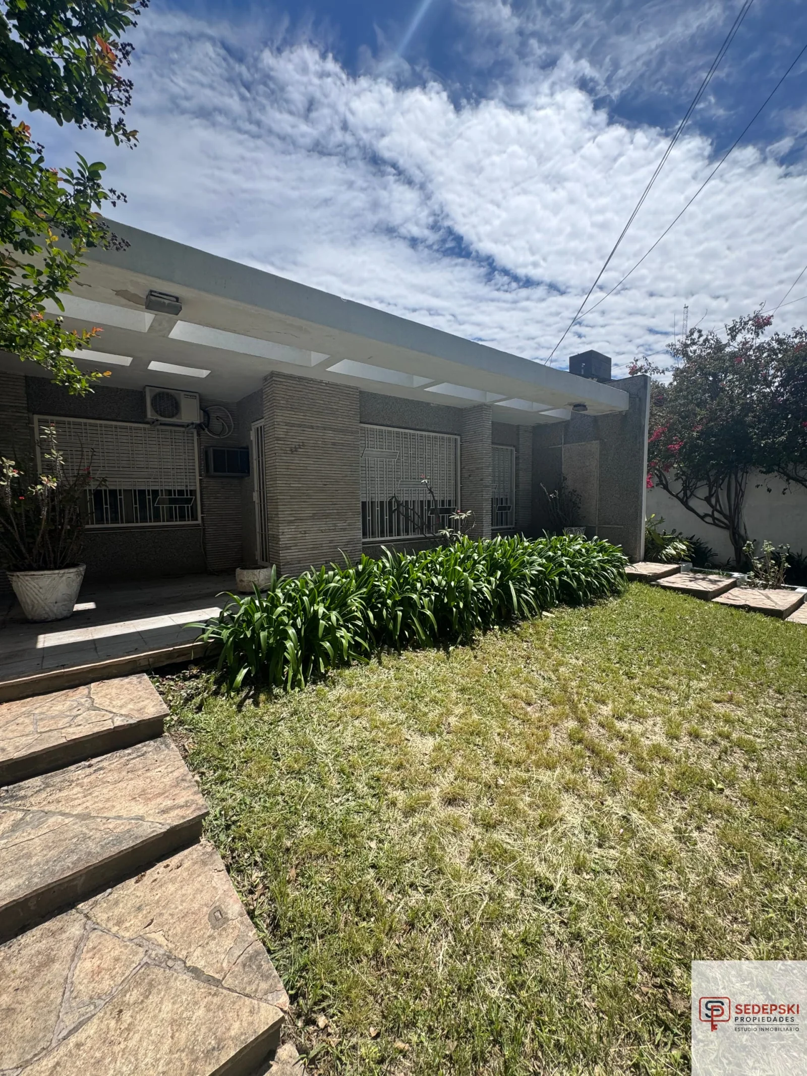 Casa en alquiler c/ cochera en Jorge Cura - Imagen 2