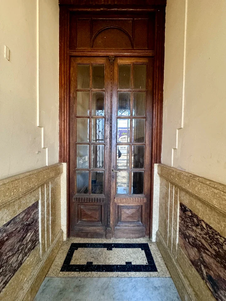 Casa en venta c/ Local y Cochera a metros del Hospital Español - Imagen 2