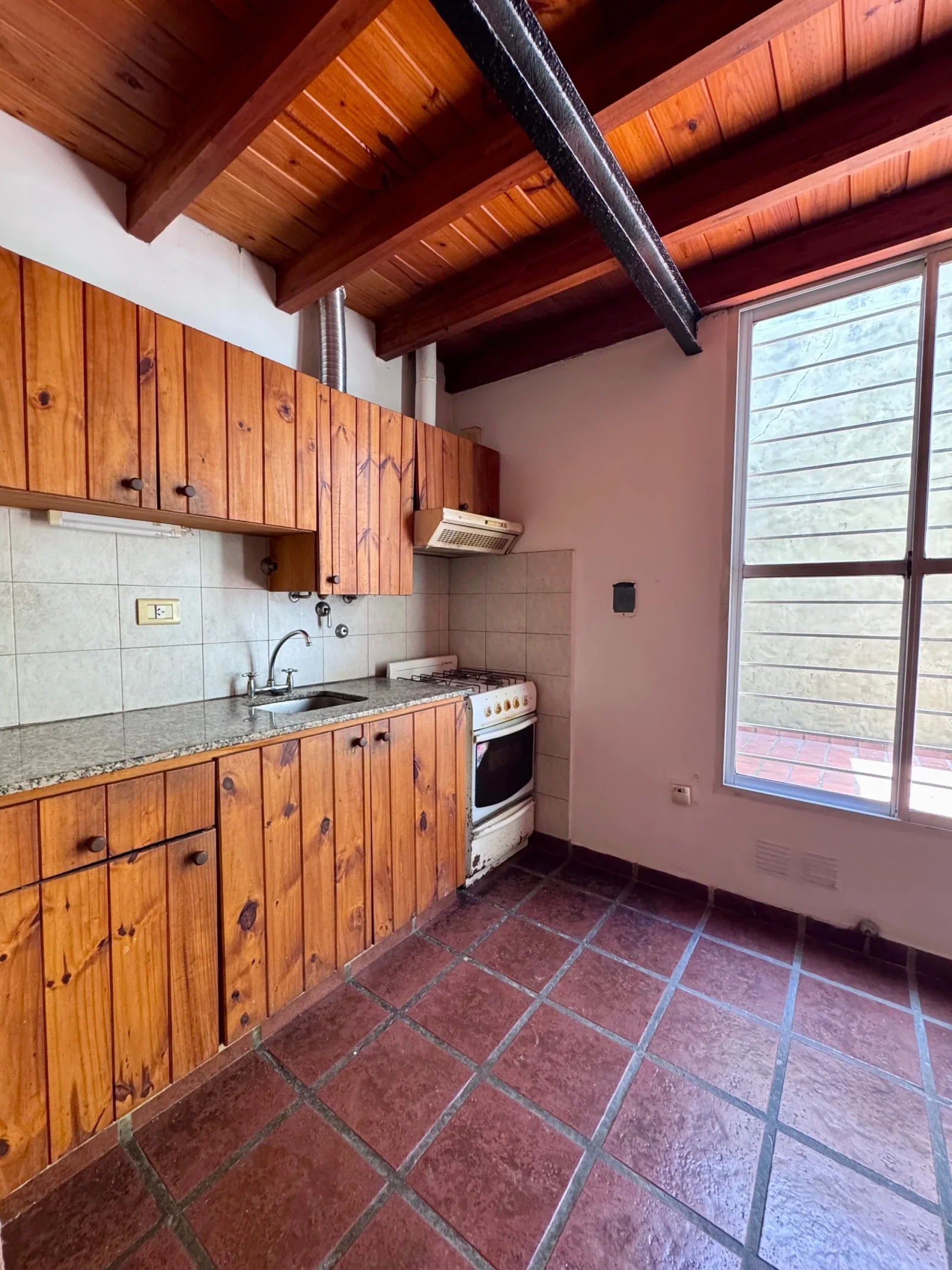 Departamento de 1 dormitorio en dúplex en alquiler. Centro, sin expensas - Imagen 2