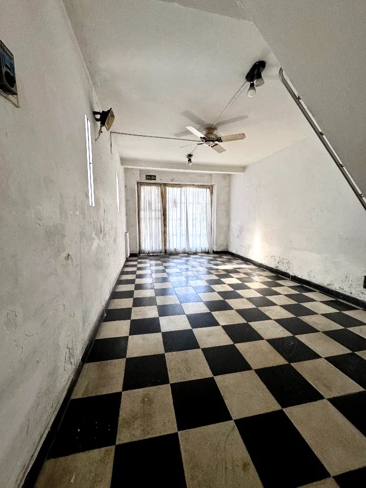 Casa en venta c/ Local y Cochera a metros del Hospital Español - Imagen 5