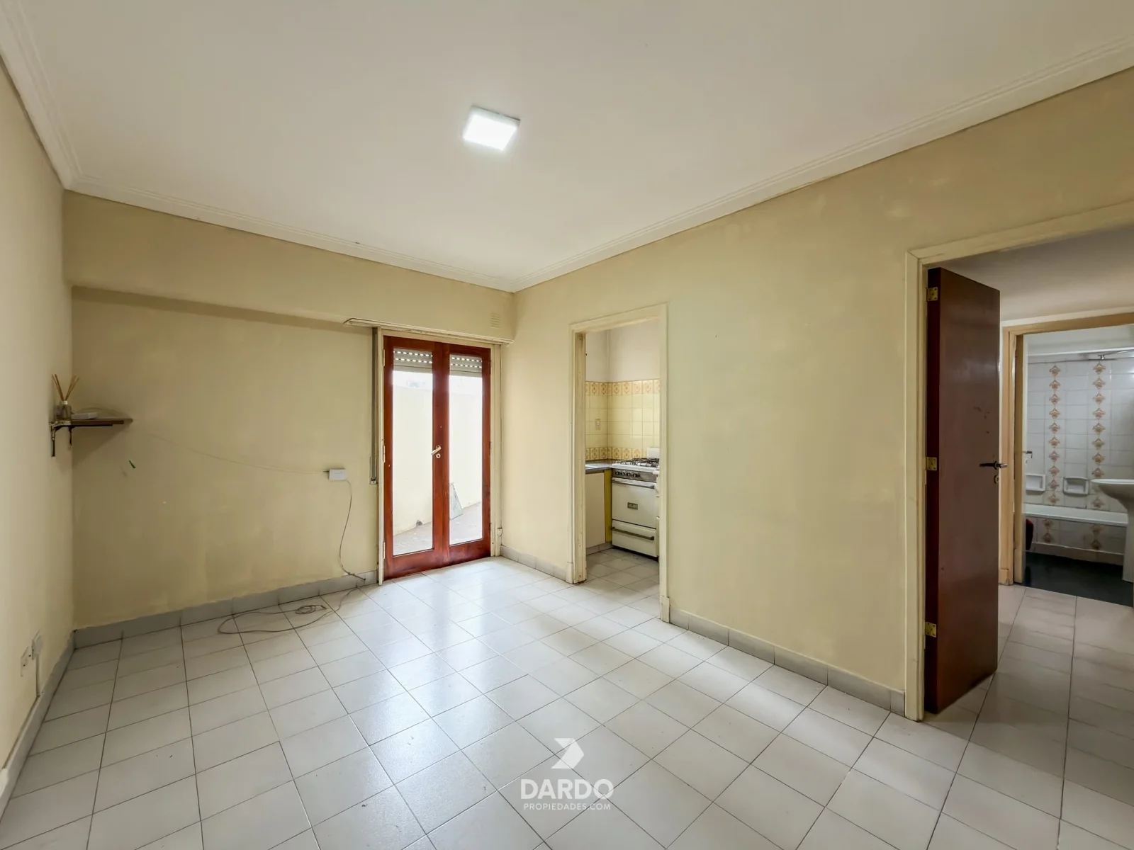 Departamento 2 ambientes con patio en alquiler en zona Centro - Imagen 3