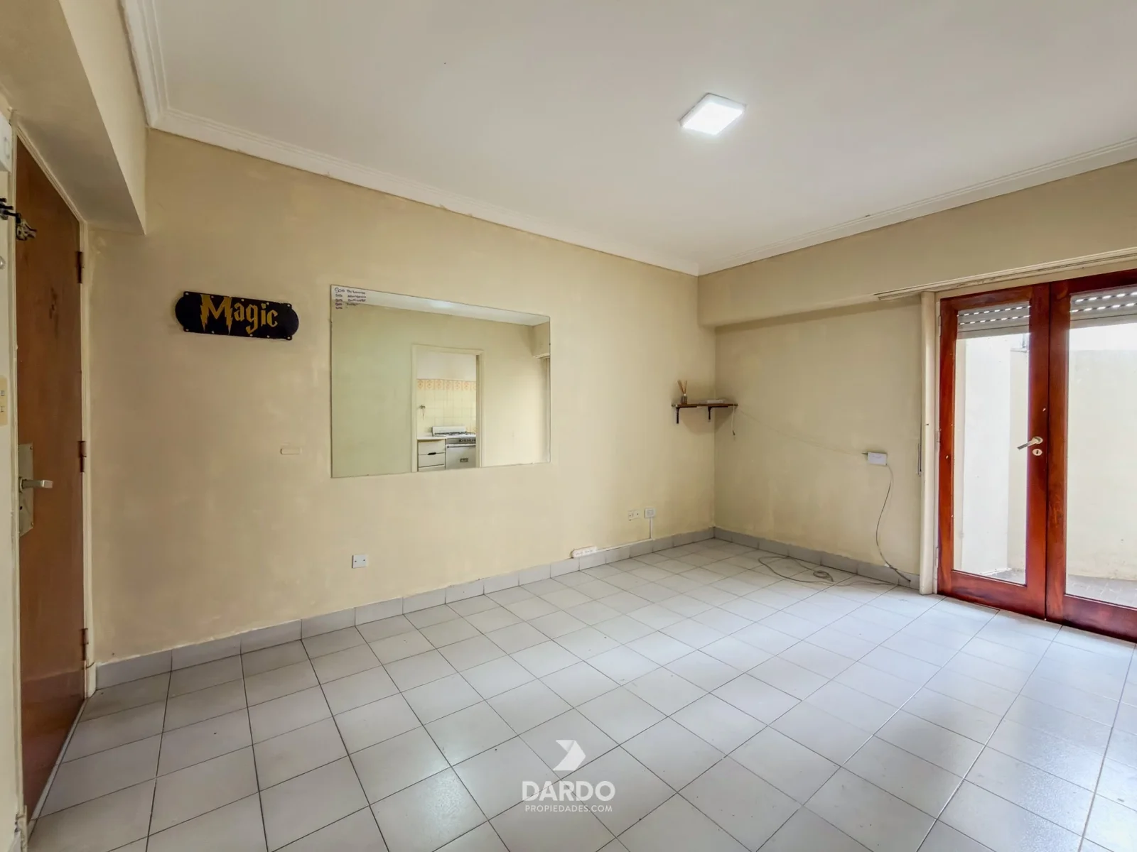 Departamento 2 ambientes con patio en alquiler en zona Centro - Imagen 2
