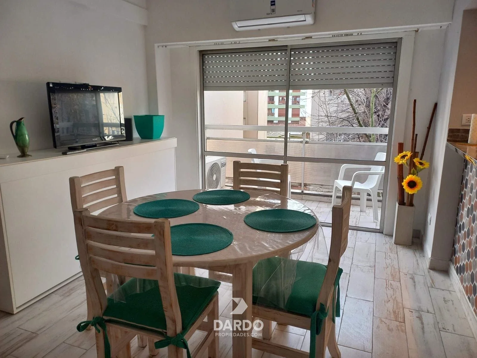 Departamento dos ambientes en alquiler en La Perla - Imagen 3