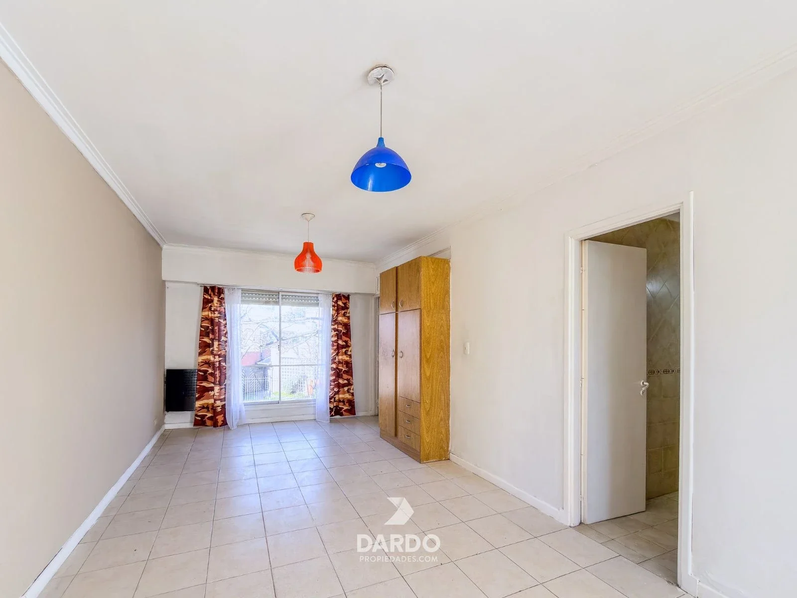 Departamento 1 ambiente a la calle con patio en venta en La Perla - Imagen 1