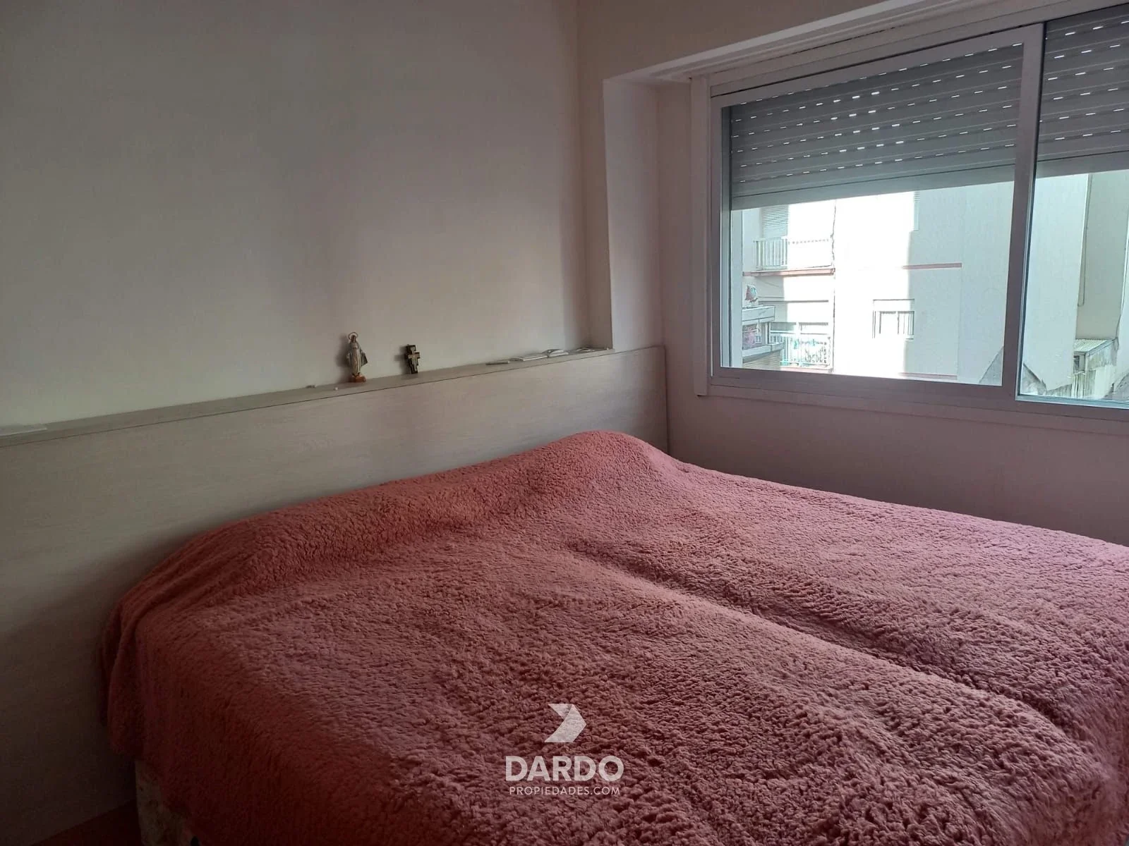 Departamento dos ambientes en alquiler en La Perla - Imagen 4