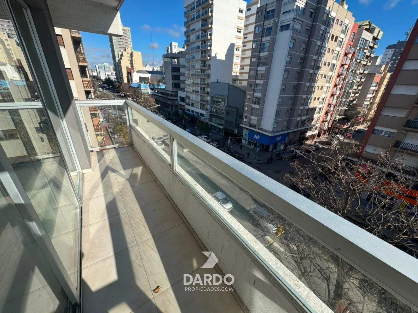 Departamento 3 ambientes externo con balcón en alquiler en La Perla - Imagen 3