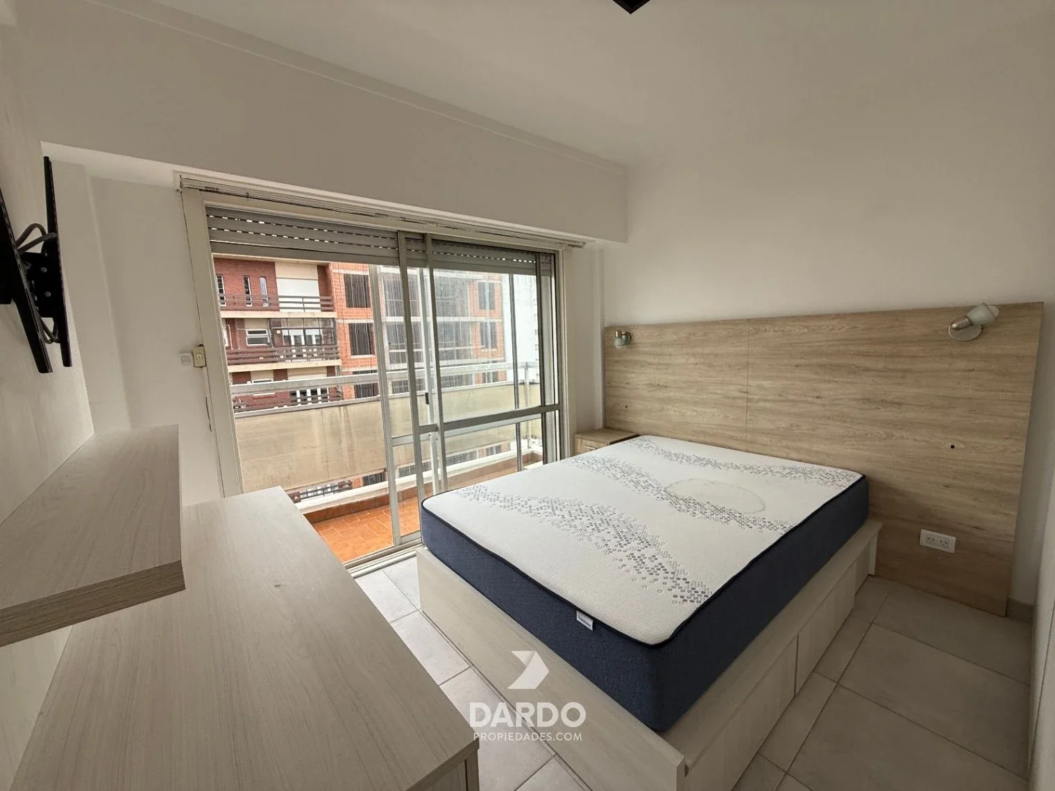 ALQUILER 24 MESES - Monoambiente dividido con balcón en zona La Perla - Imagen 3