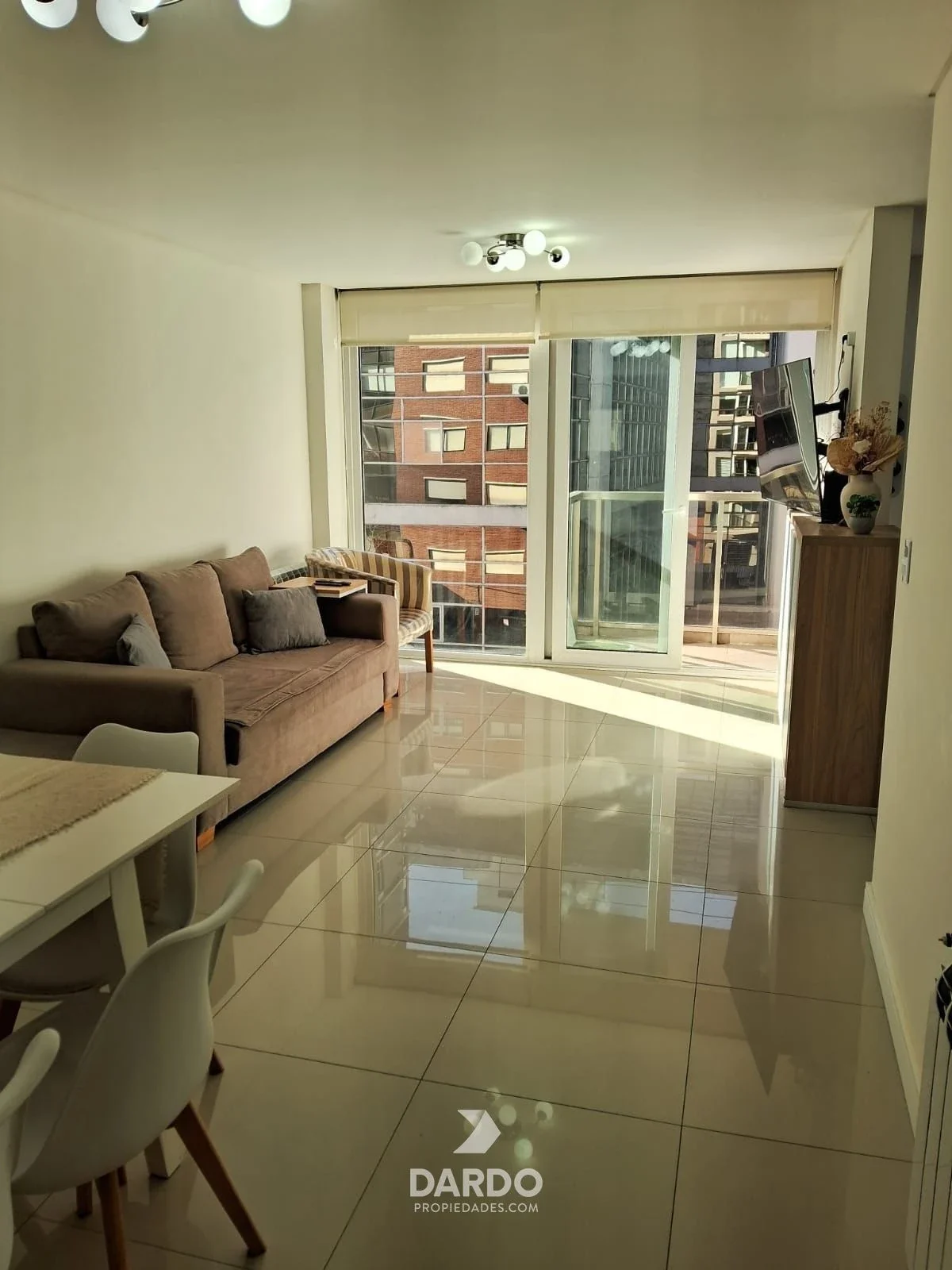 Departamento 3 ambientes en venta c/ cochera en La Perla - Imagen 2