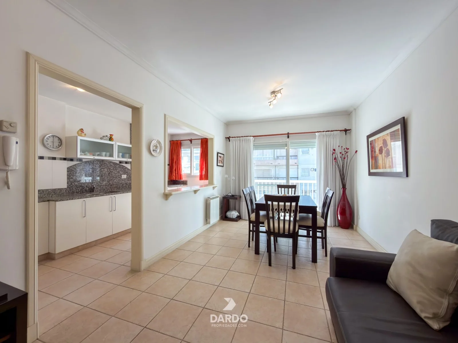 Semipiso 2 ambientes con cochera y vista al mar en venta en La Perla - Imagen 2