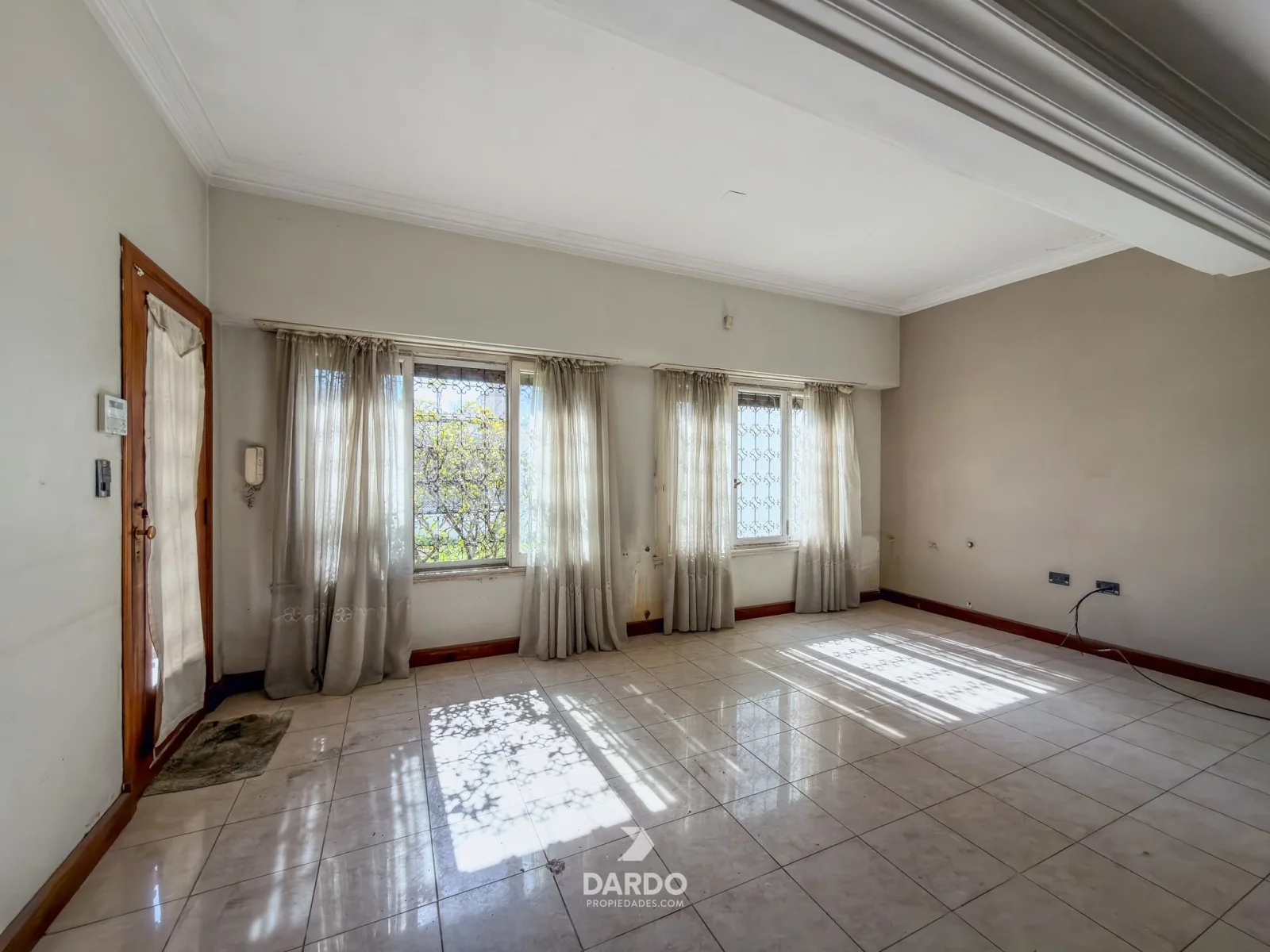 Casa 4 ambientes con cochera y departamento en San José - Imagen 5