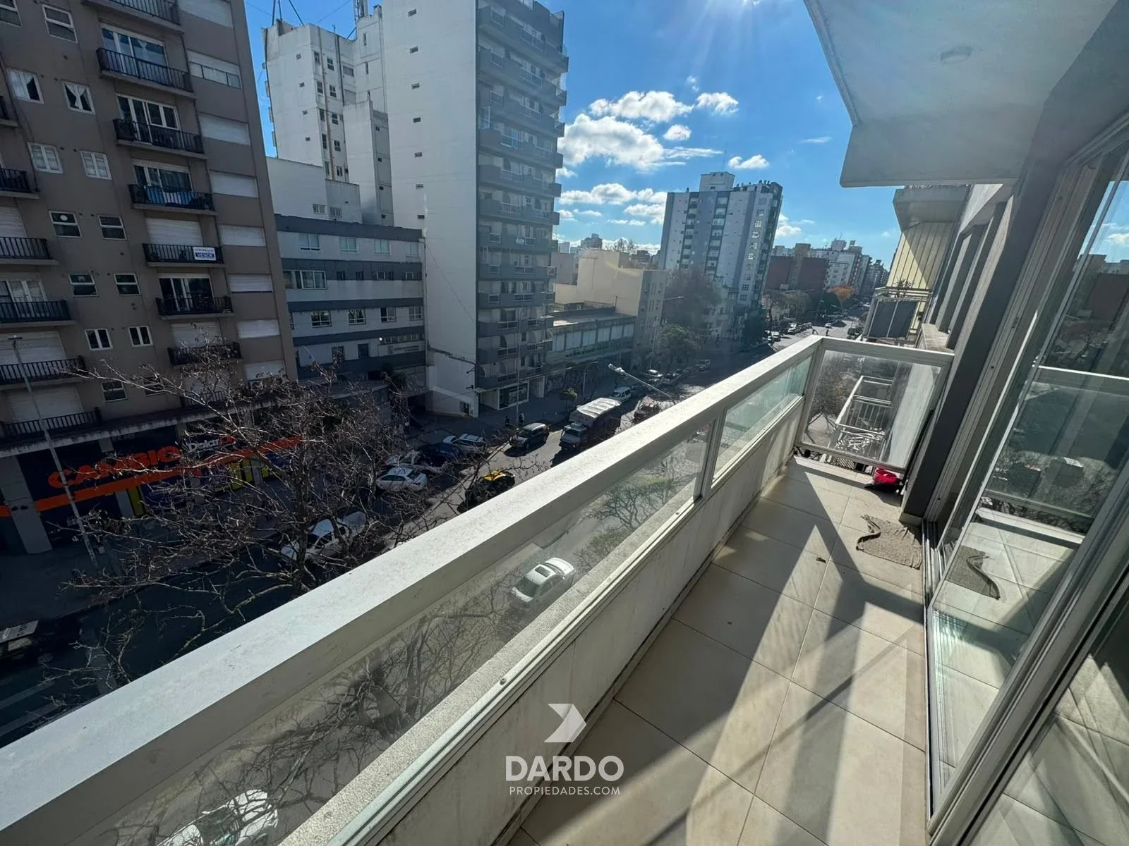 Departamento 3 ambientes externo con balcón en alquiler en La Perla - Imagen 2