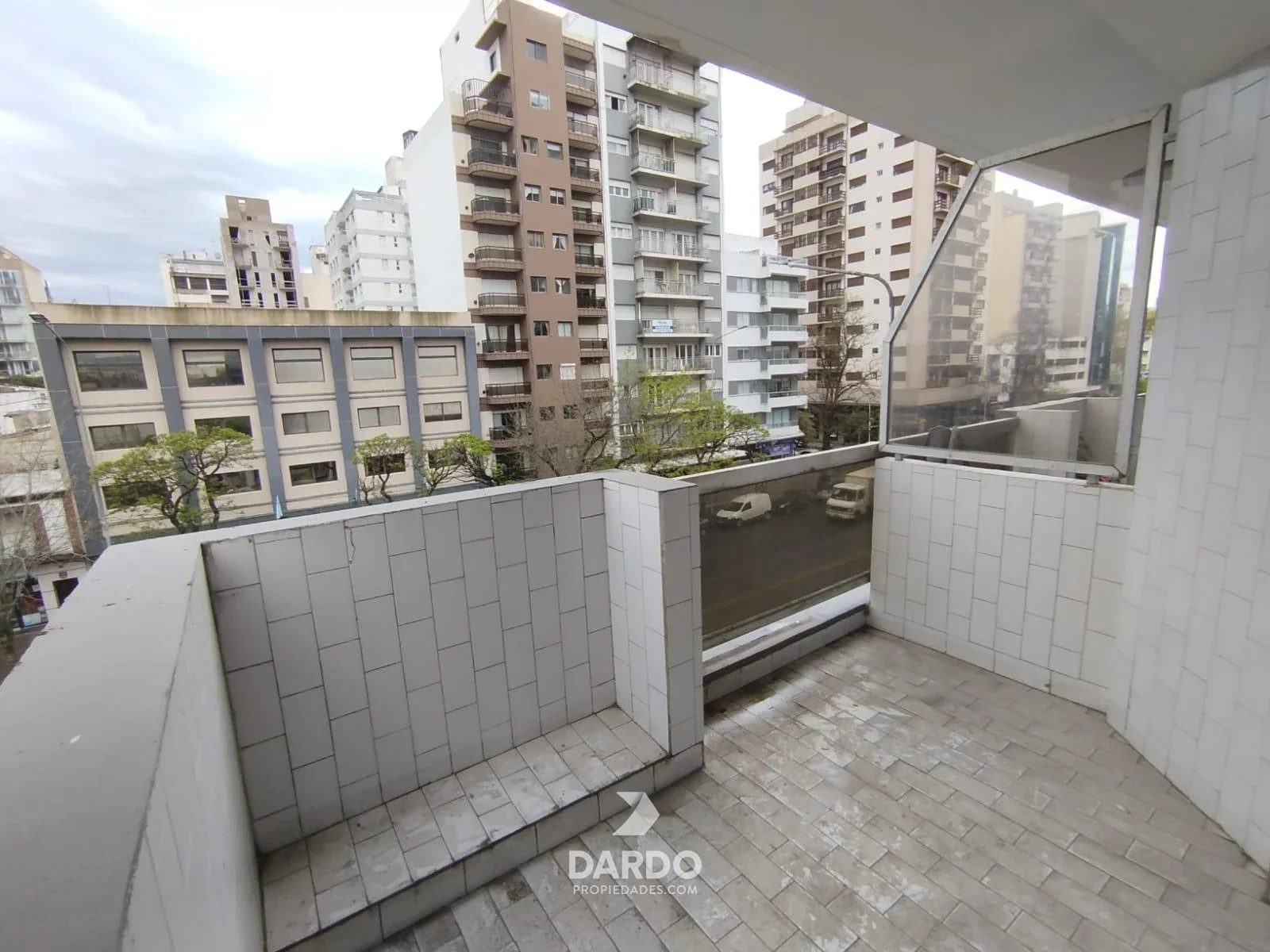 Departamento 2 ambientes externo con cochera en alquiler en La Perla - Imagen 3
