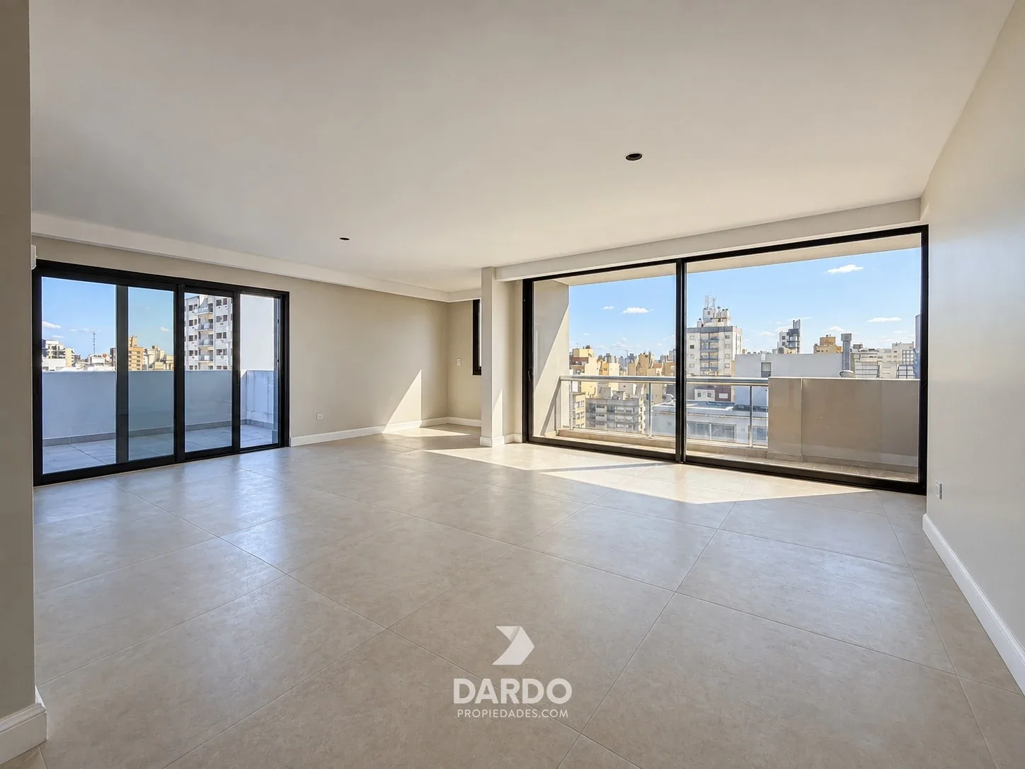 Semipiso 3 ambientes con terraza y cochera doble en Villa Grandas - La Perla - Imagen 1