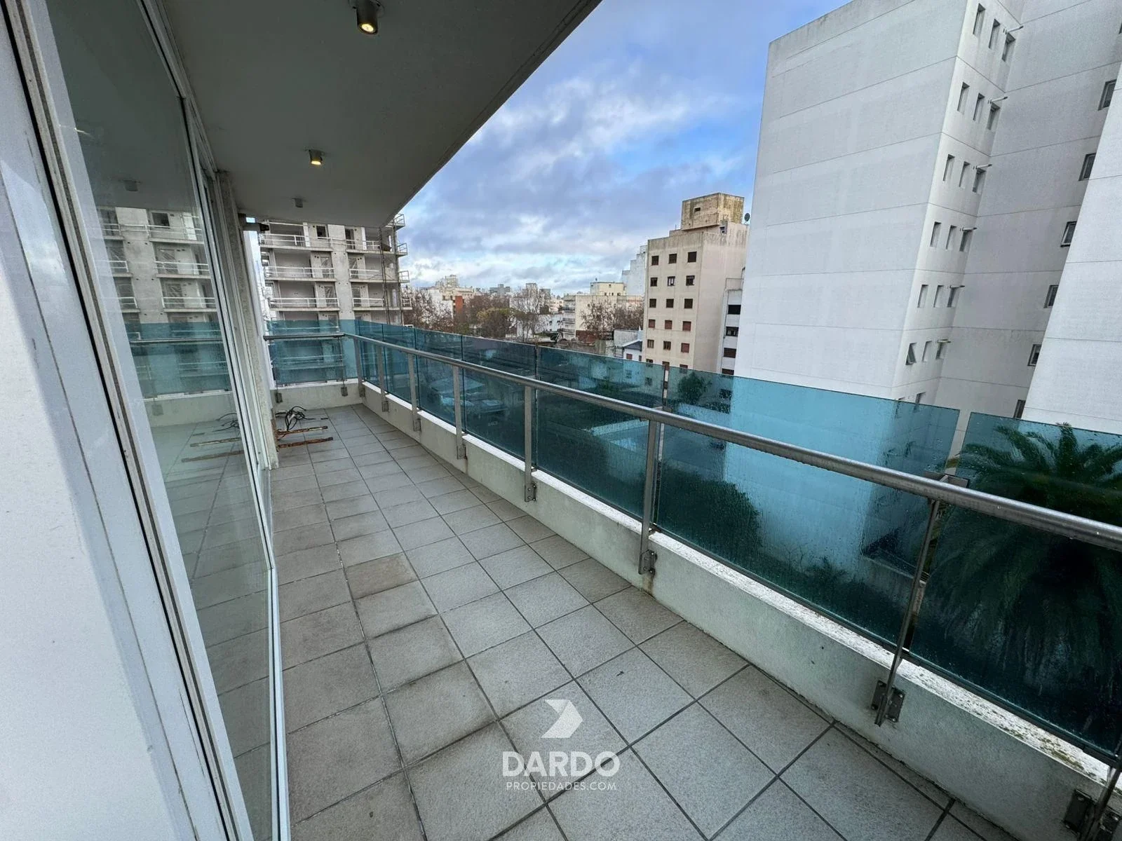Departamento en alquiler 3 ambientes con cochera en Boghoss II - La Perla - Imagen 3