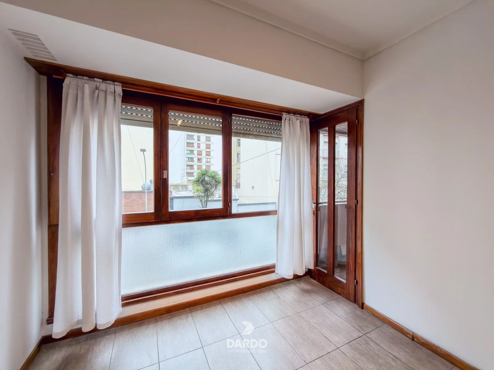 Departamento 2 ambientes a la calle en venta en La Perla - Imagen 2