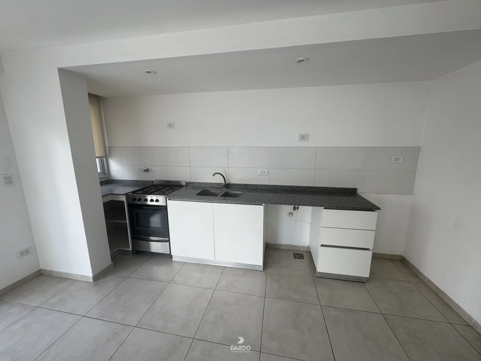 Departamento 3 ambientes externo en alquiler en La Perla - Imagen 4