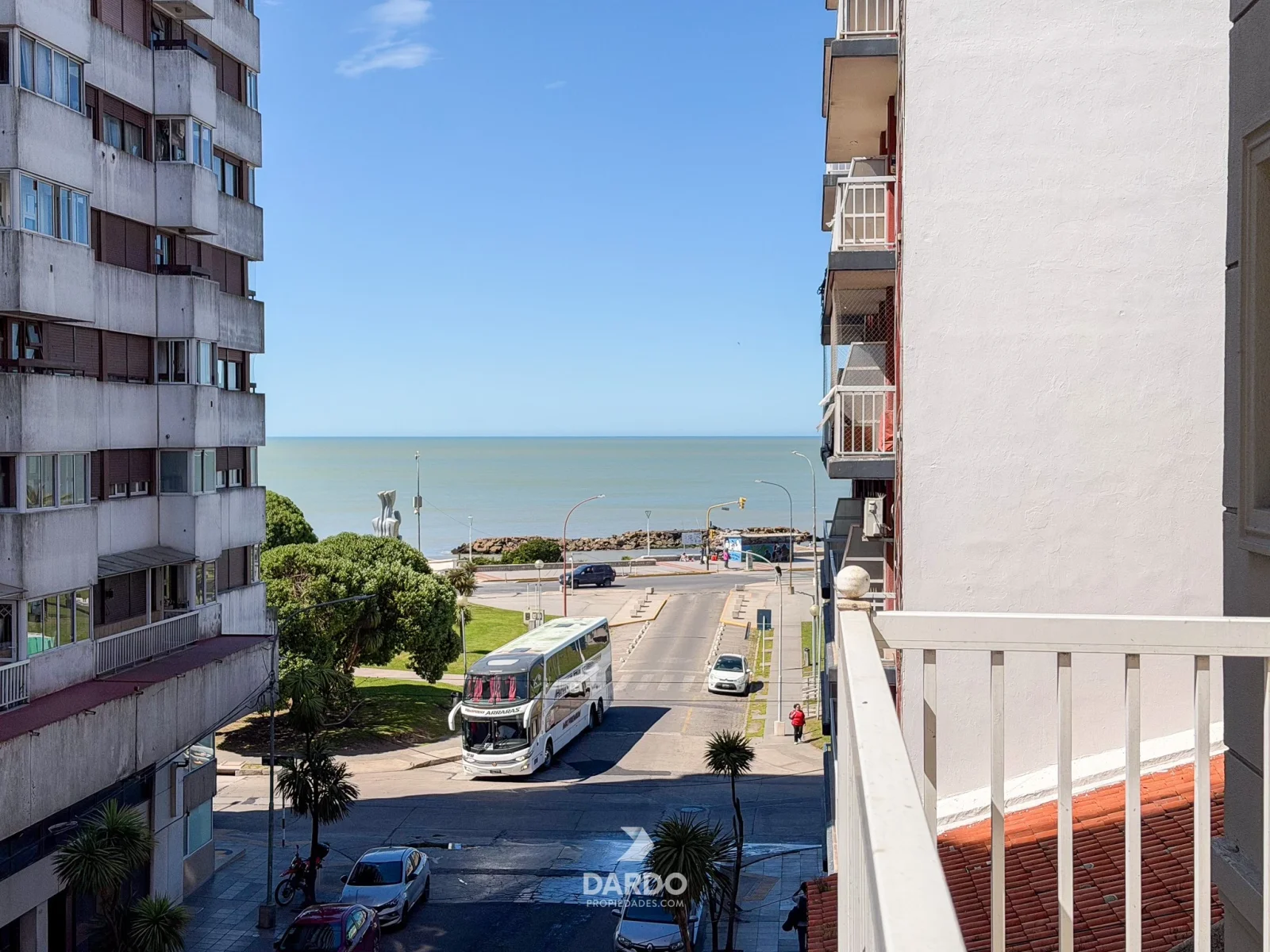 Semipiso 2 ambientes con cochera y vista al mar en venta en La Perla - Imagen 3
