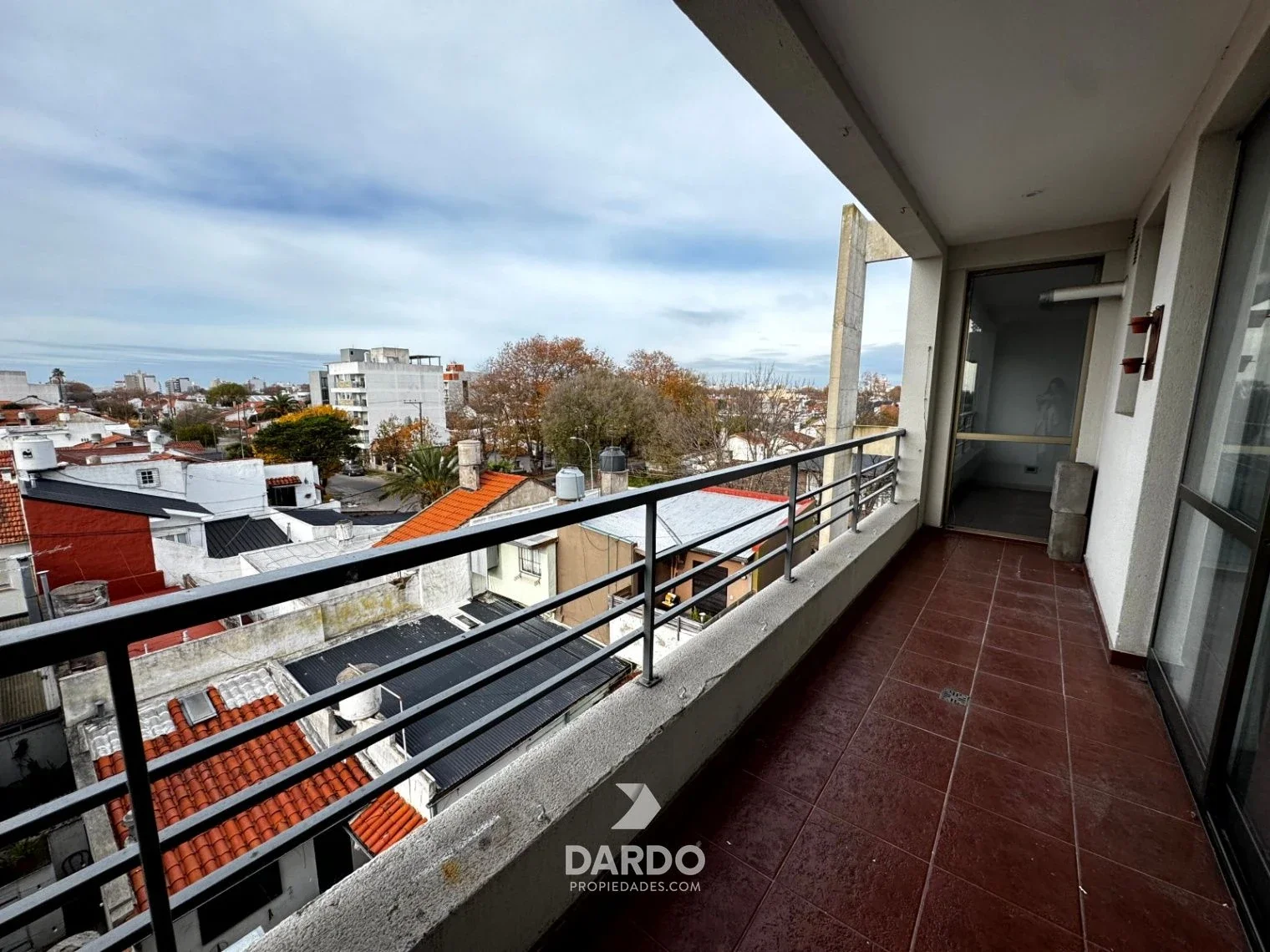 Departamento 2 ambientes con cochera en alquiler - Imagen 2