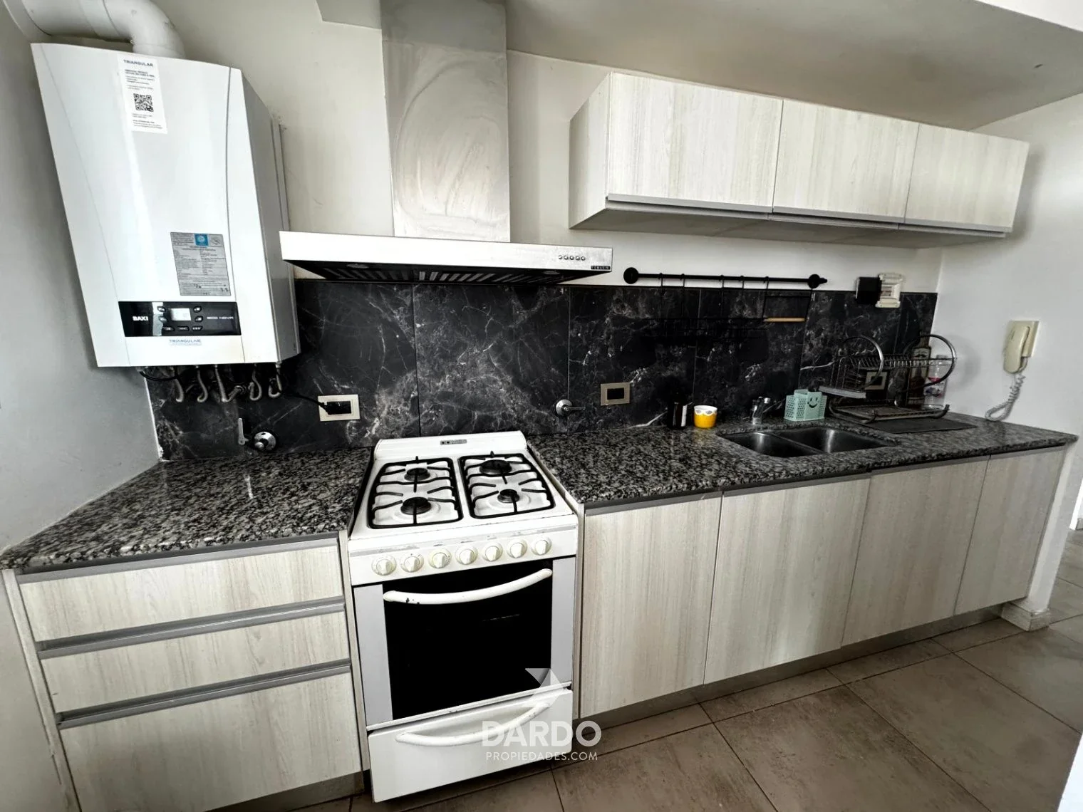 Departamento 2 ambientes con cochera en alquiler - Imagen 4