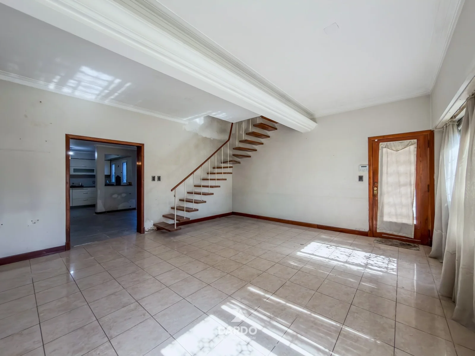 Casa 4 ambientes con cochera y departamento en San José - Imagen 4