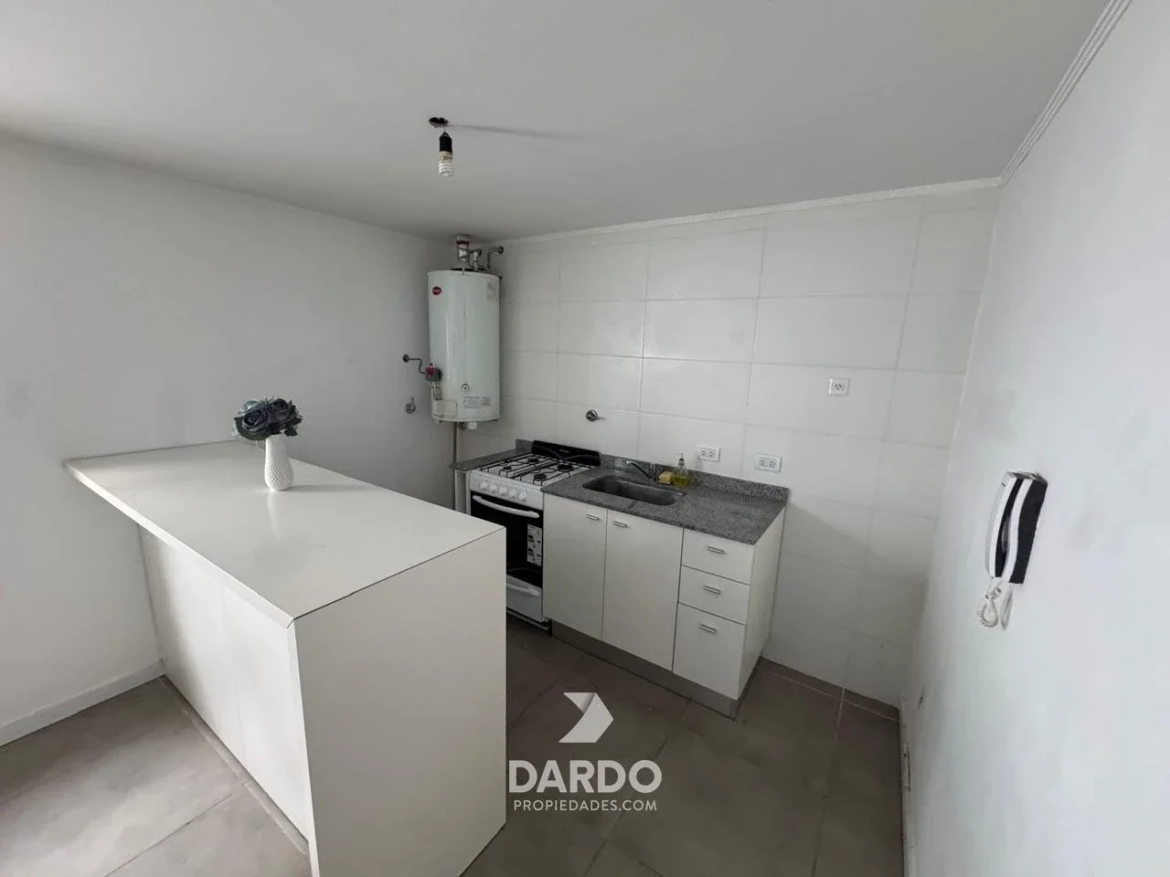Departamento dos ambientes en alquiler en Plaza Mitre - Imagen 5