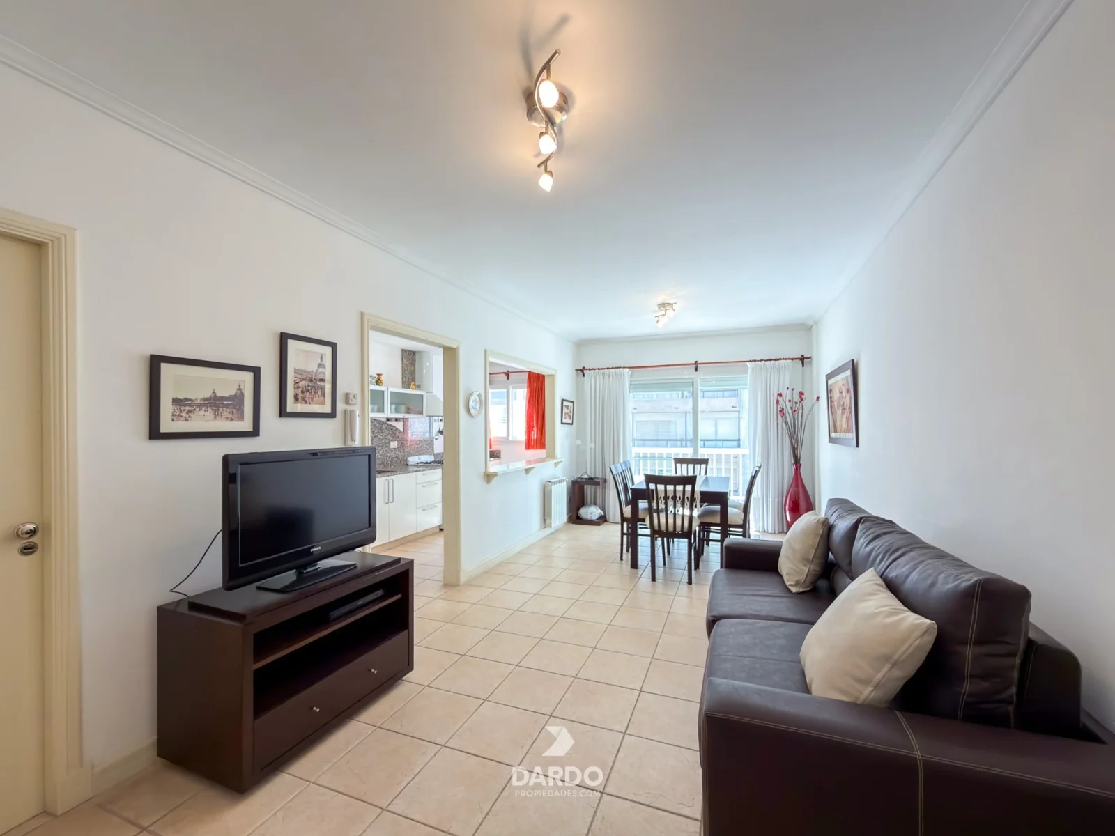 Semipiso 2 ambientes con cochera y vista al mar en venta en La Perla - Imagen 1