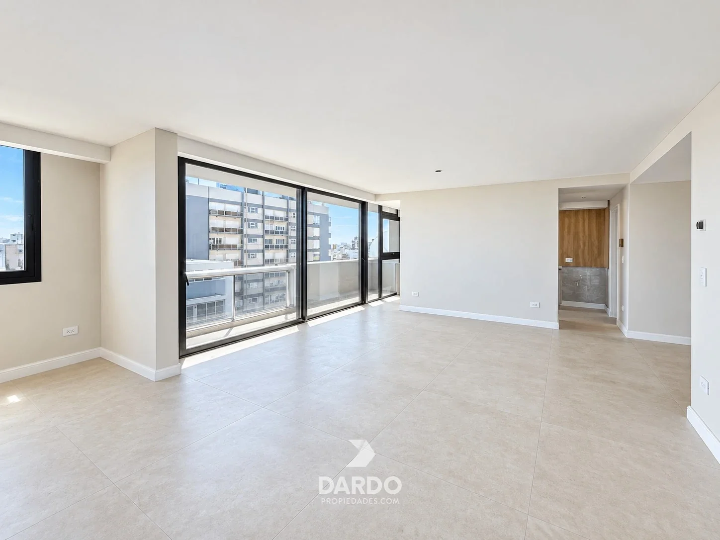 Semipiso 3 ambientes con terraza y cochera doble en Villa Grandas - La Perla - Imagen 3