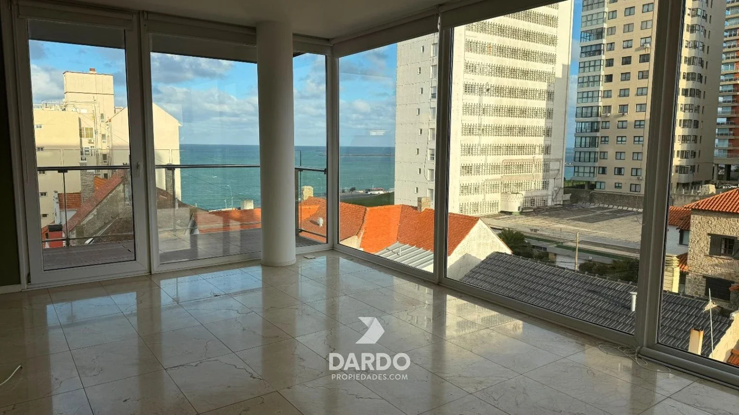 Departamento 2 ambientes con cochera en venta en Malecon Playa Chica - Imagen 2