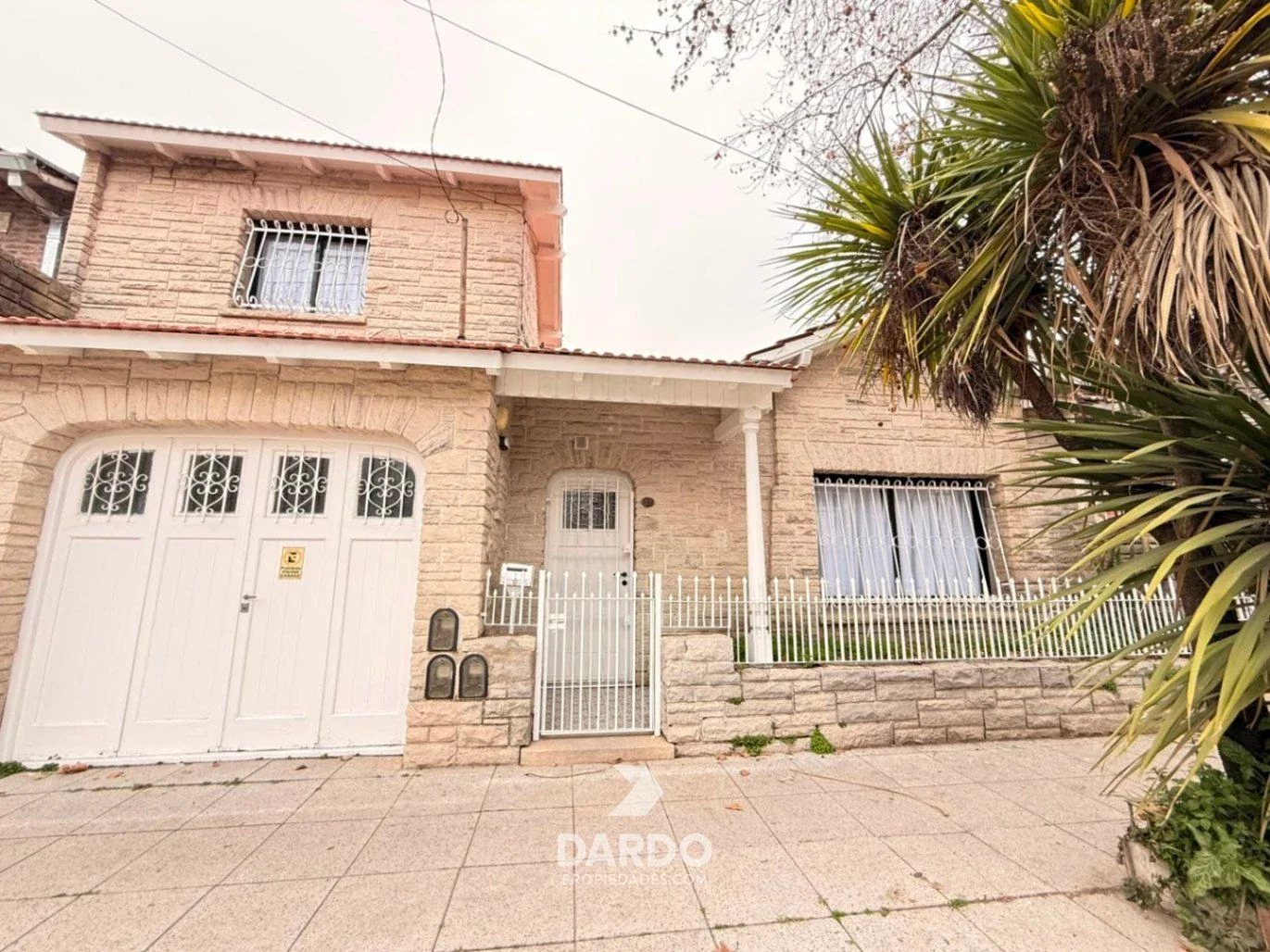 Chalet en PH 4 ambientes reciclado con garage en La Perla - Imagen 3