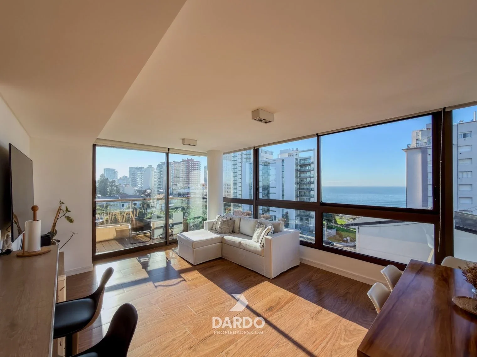 Departamento 3 ambientes con cochera y vista al mar en venta en Playa Grande - Imagen 1