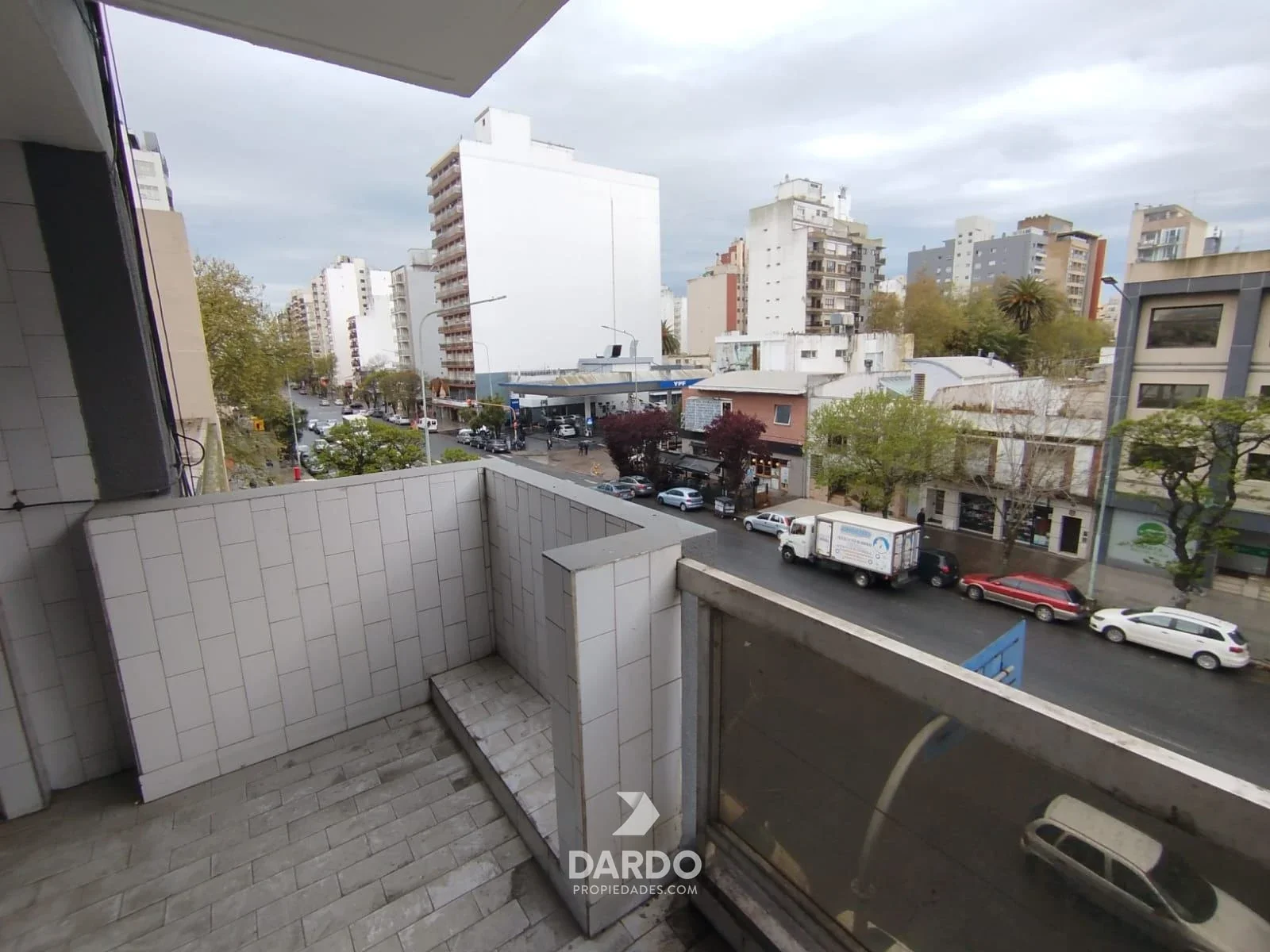 Departamento 2 ambientes externo con cochera en alquiler en La Perla - Imagen 2