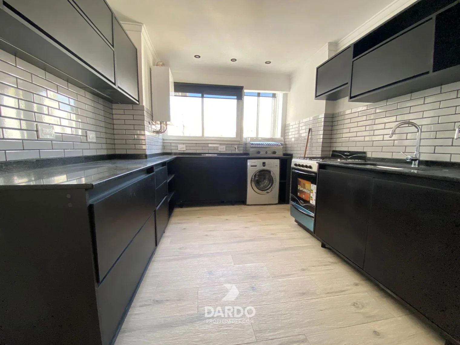 Departamento 3 ambientes amueblado, en alquiler 24 meses en Plaza Mitre - Imagen 2