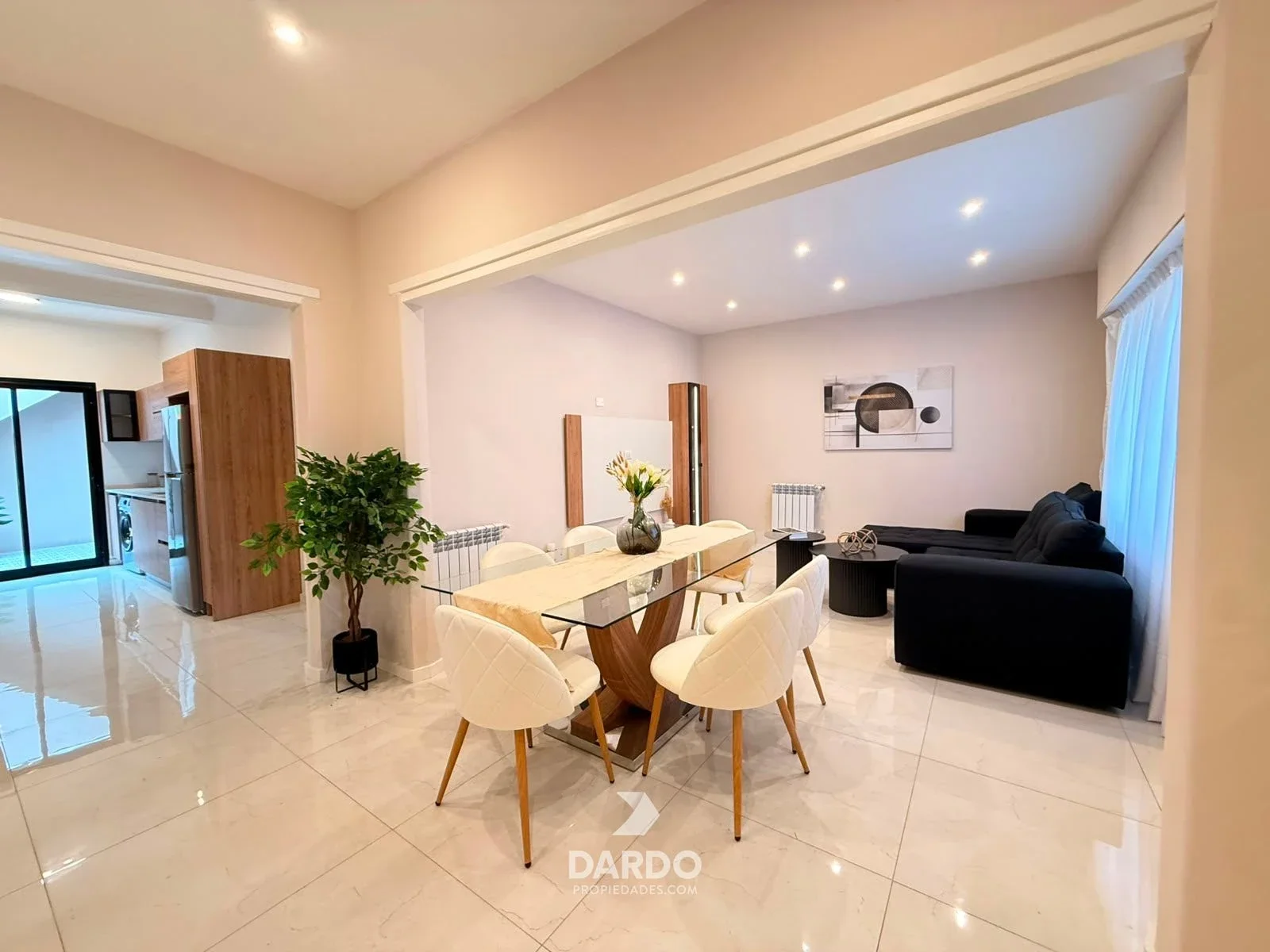 Chalet en PH 4 ambientes reciclado con garage en La Perla - Imagen 5