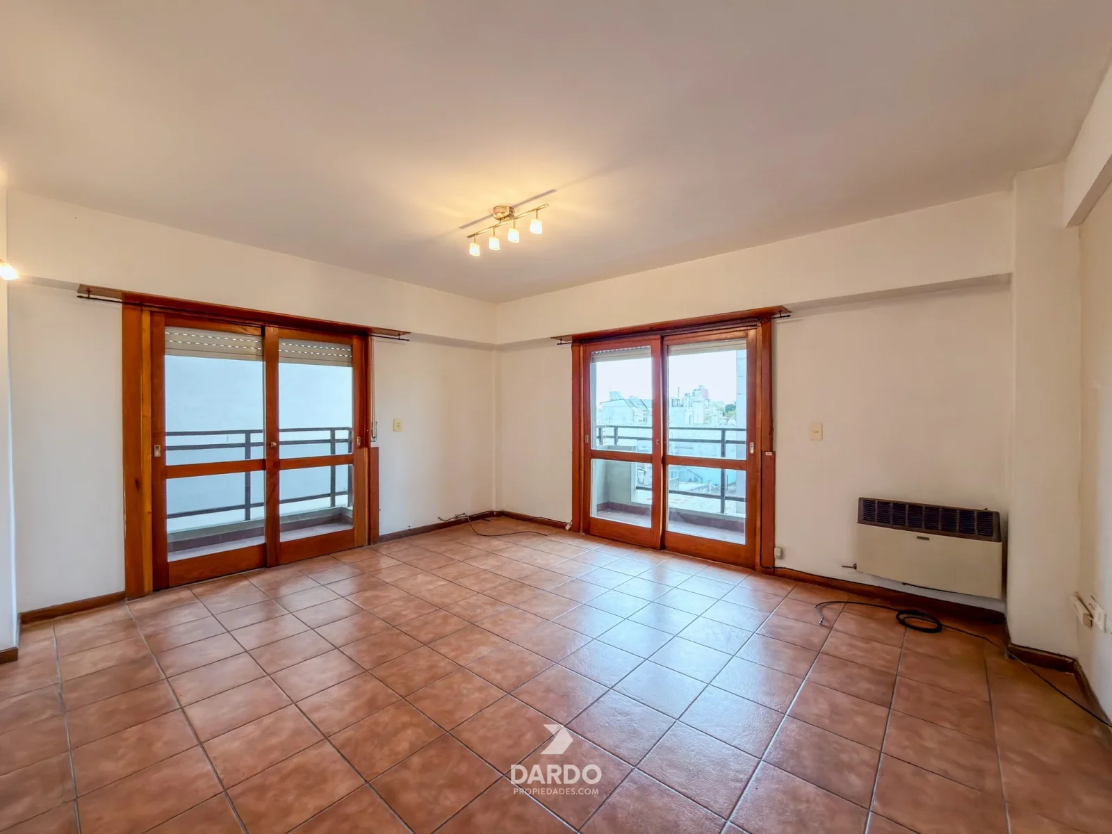 Departamento 2 ambientes con doble balcón en venta en La Perla / Centro - Imagen 1