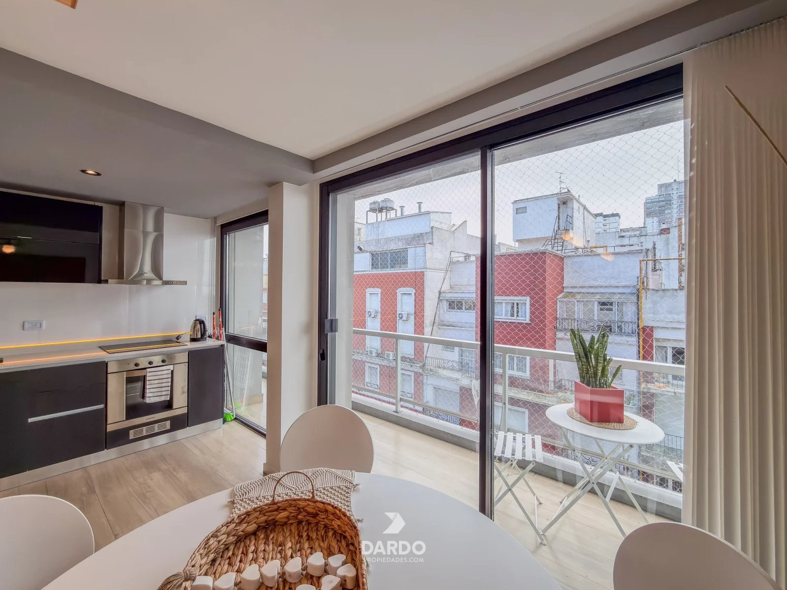 Departamento 2 ambientes con balcón en venta en zona Plaza Colon - Imagen 5