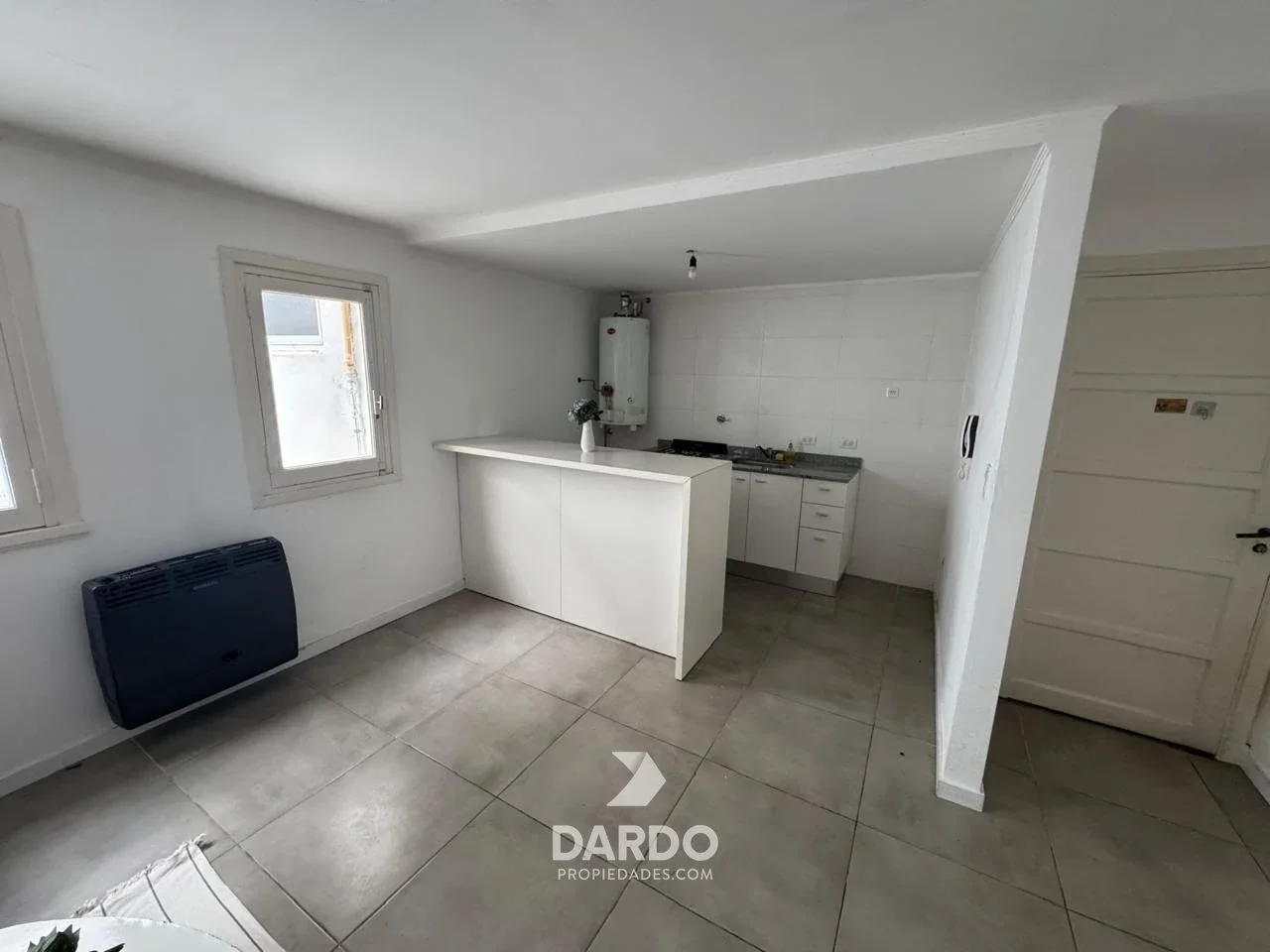 Departamento dos ambientes en alquiler en Plaza Mitre - Imagen 4