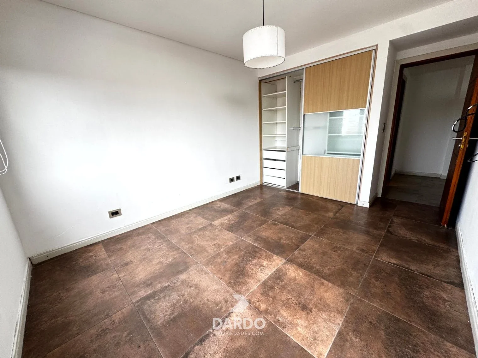Departamento 2 ambientes con cochera en alquiler - Imagen 5