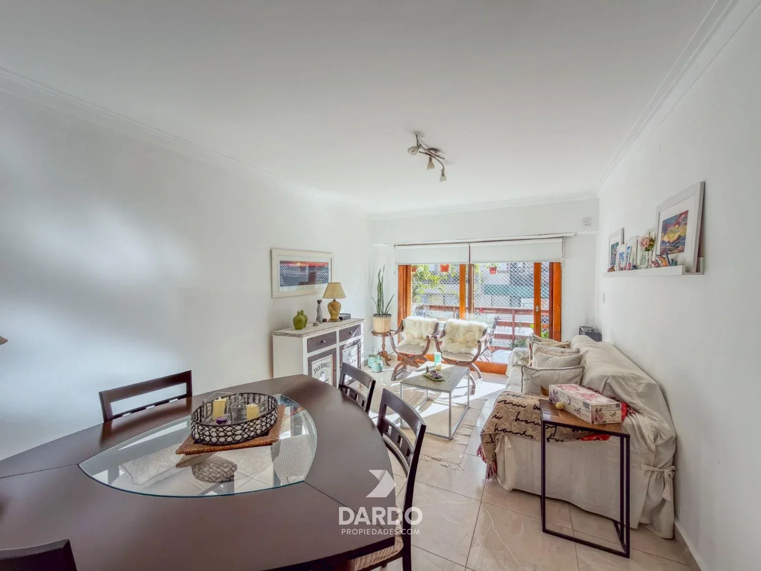 Semipiso 3 ambientes externo con doble balcón en venta en La Perla - Imagen 2