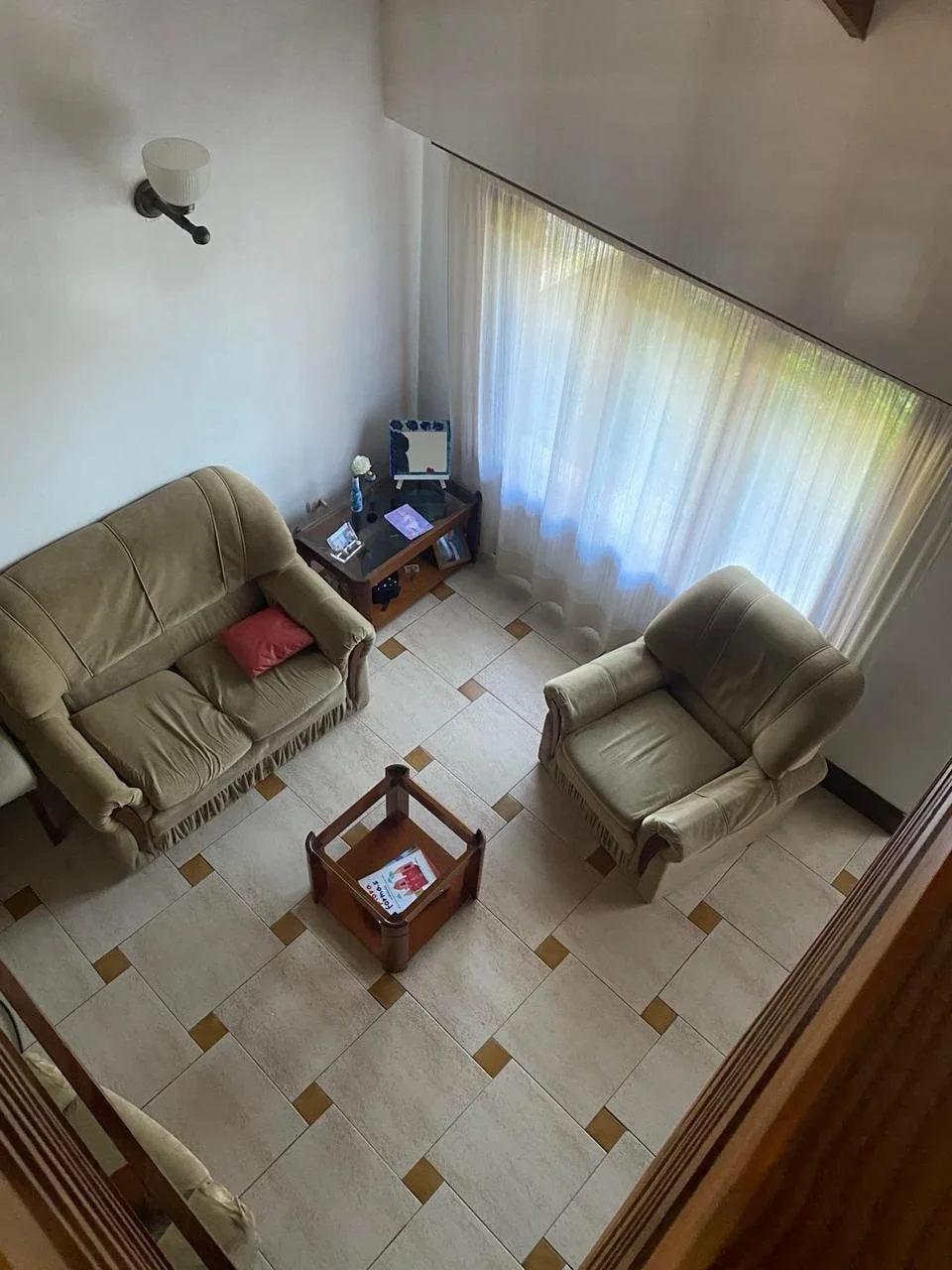 Chalet en venta con parque y cochera en Caisamar. - Imagen 4