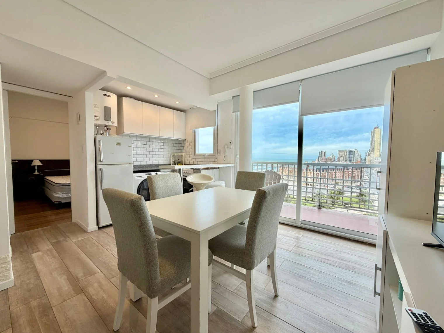 VENTA. DEPTO 2 AMB CON BALCON TERRAZA. BUENOS AIRES AL 2000. MAR DEL PLATA - Imagen 2
