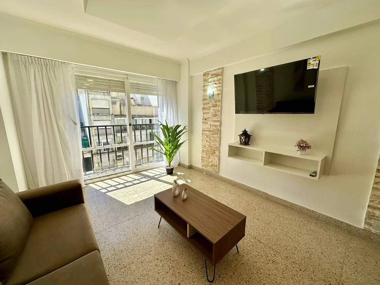 VENTA. DEPTO 2 AMB CON DEPENDENCIA. BOLIVAR 2100 MAR DEL PLATA - Imagen 2
