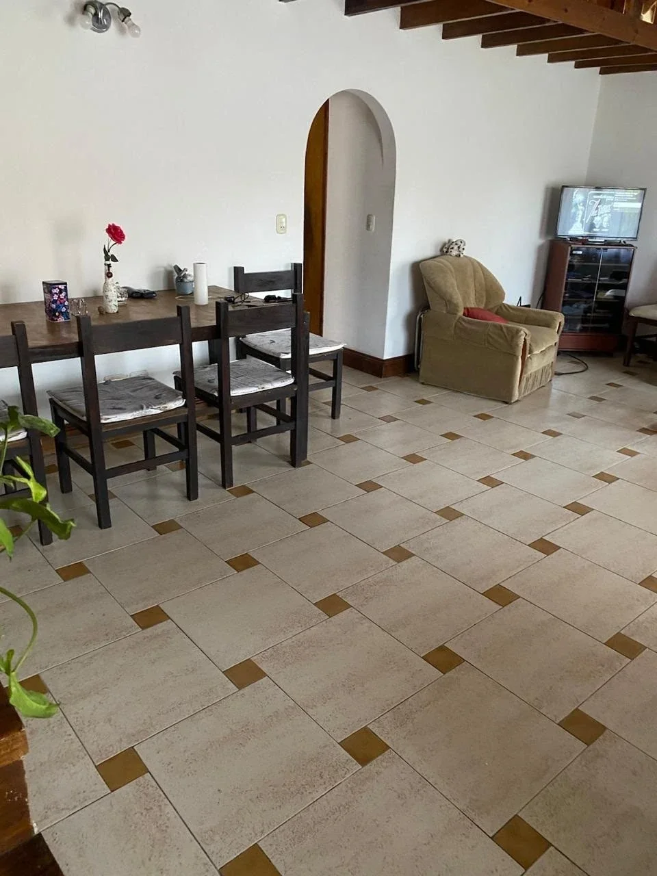 Chalet en venta con parque y cochera en Caisamar. - Imagen 5