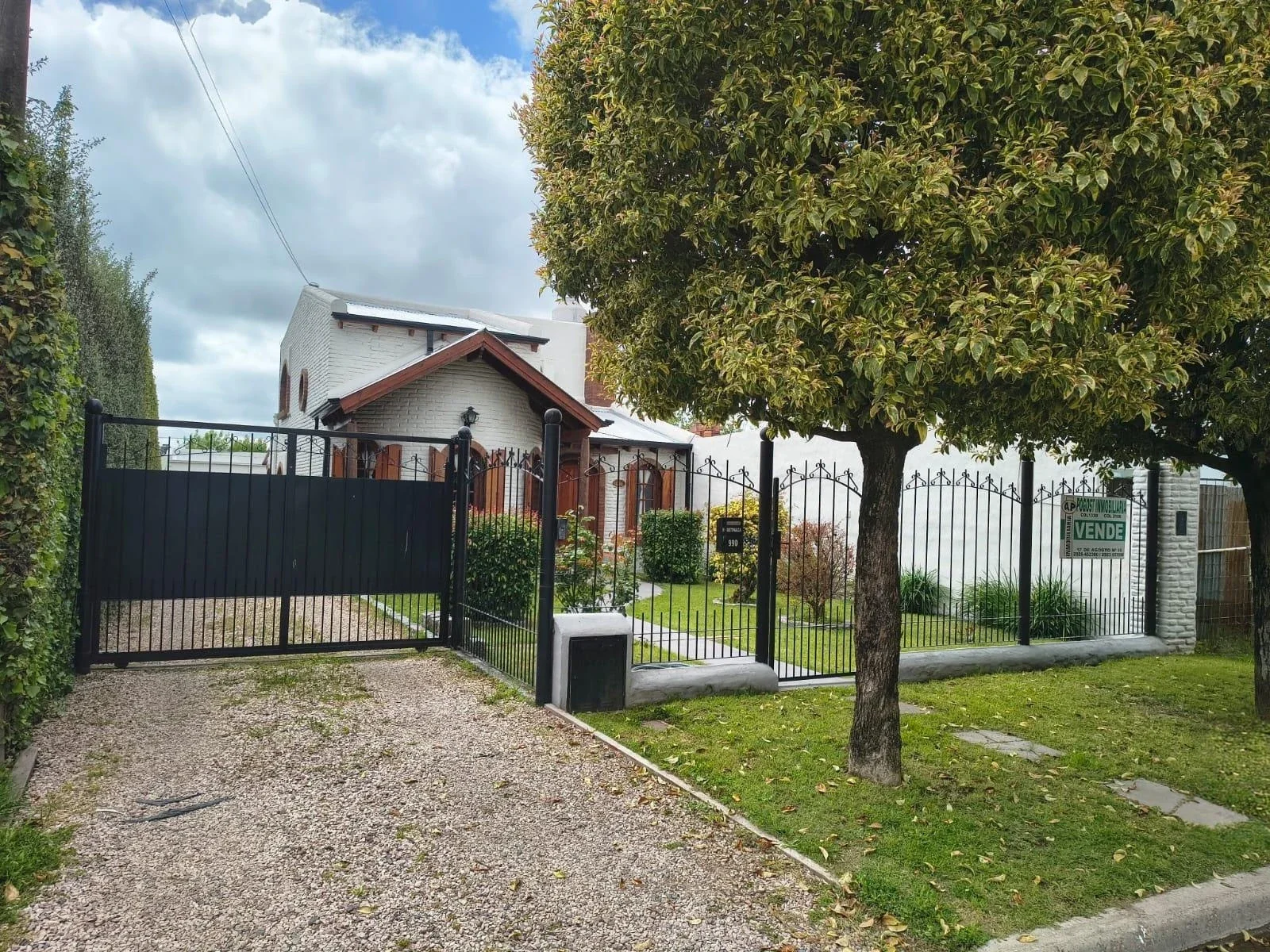 Casa en venta de 3 dormitorios c/ cochera en Coronel Suárez - Imagen 1