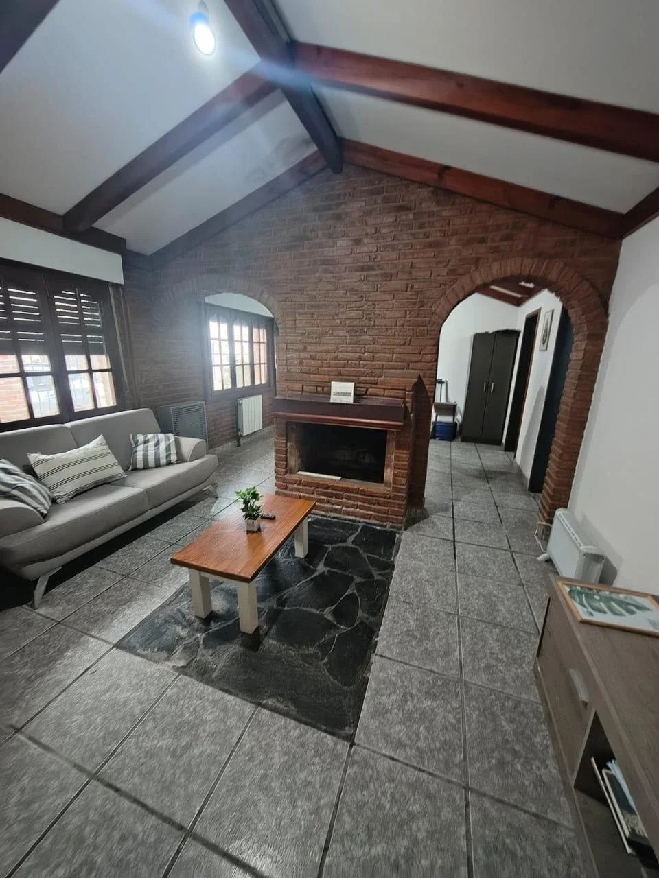 Casa en venta c/ cochera en Coronel Suárez - Imagen 3