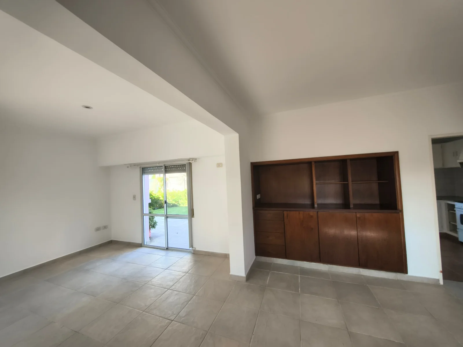 Casa en alquiler c/ cochera en Coronel Suárez - Imagen 4