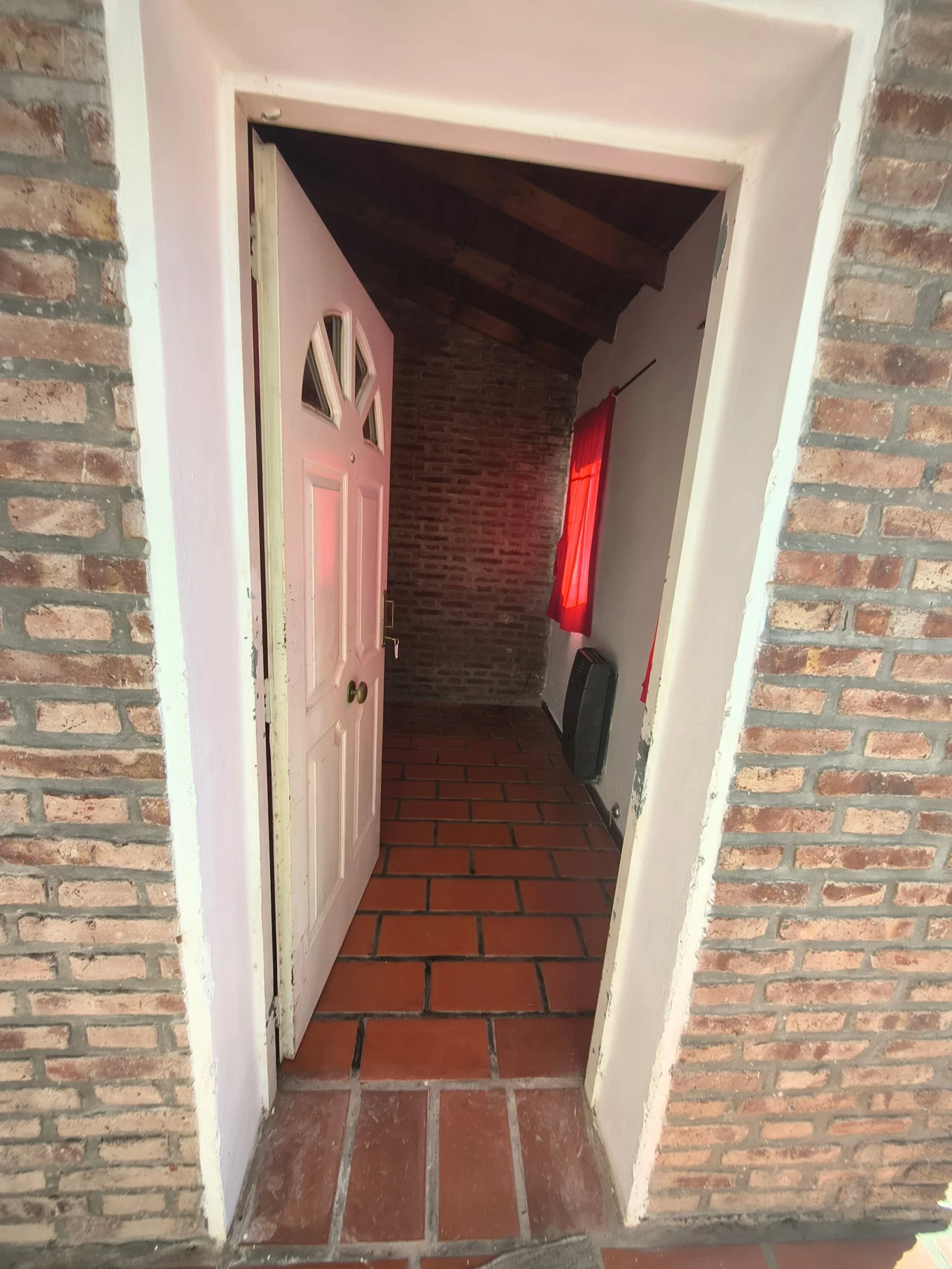 Casa en alquiler c/ cochera en Coronel Suárez - Imagen 2