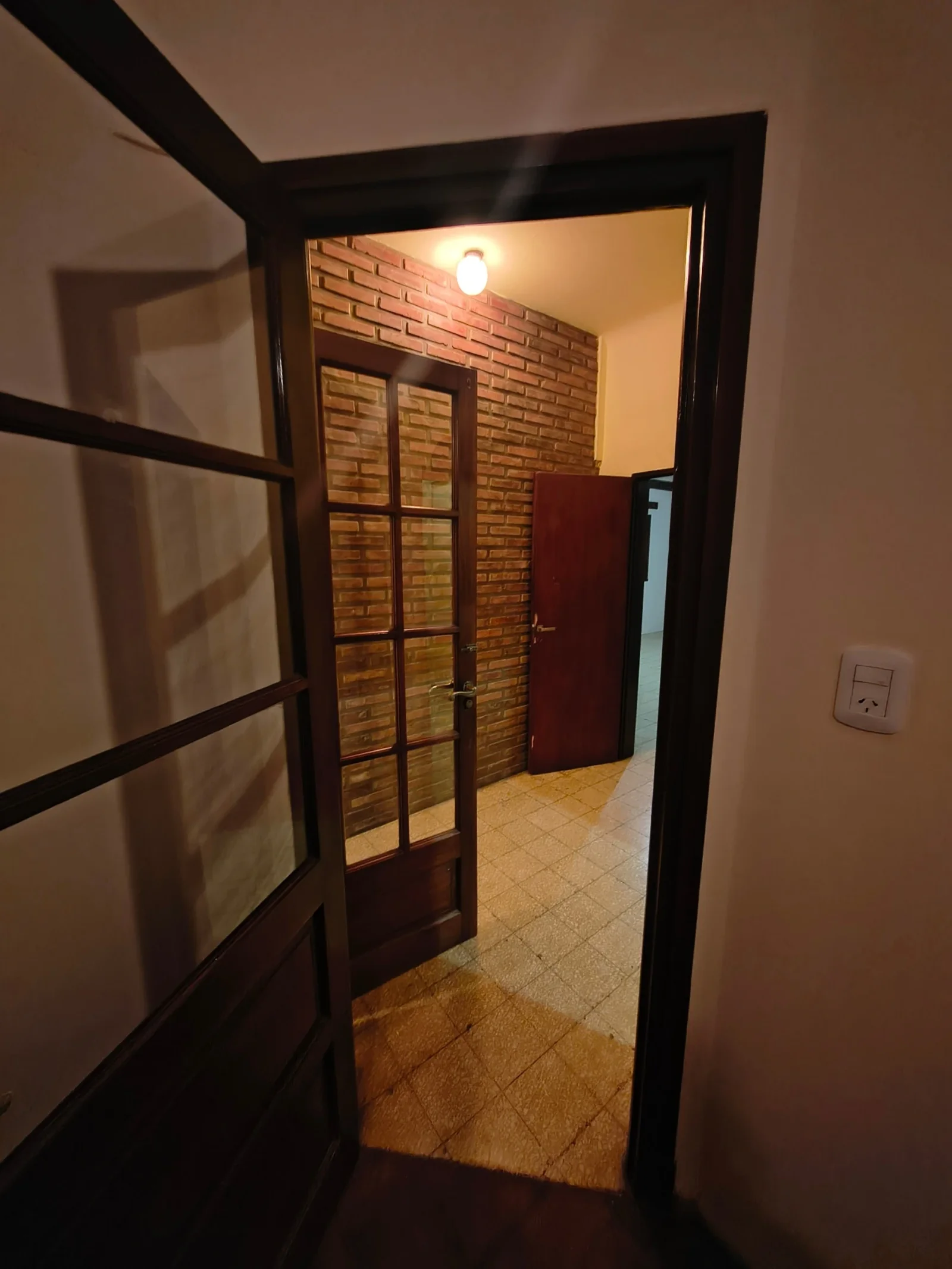 Casa en alquiler c/ cochera en Coronel Suárez - Imagen 2