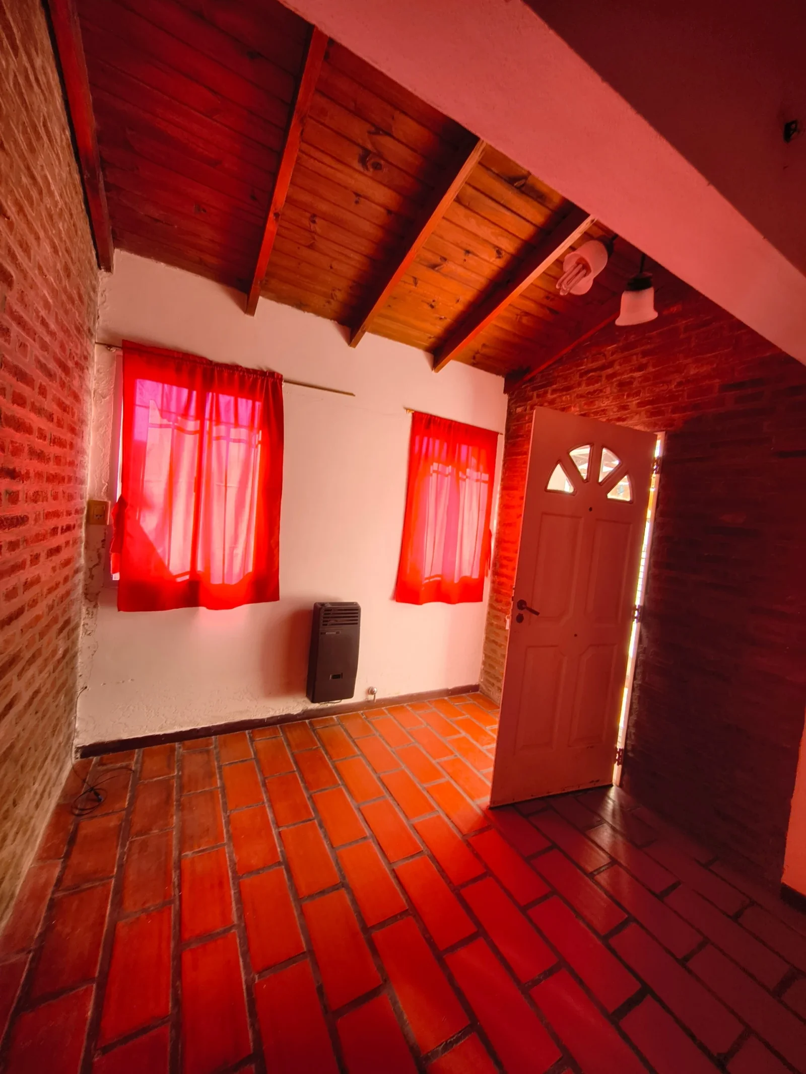 Casa en alquiler c/ cochera en Coronel Suárez - Imagen 3