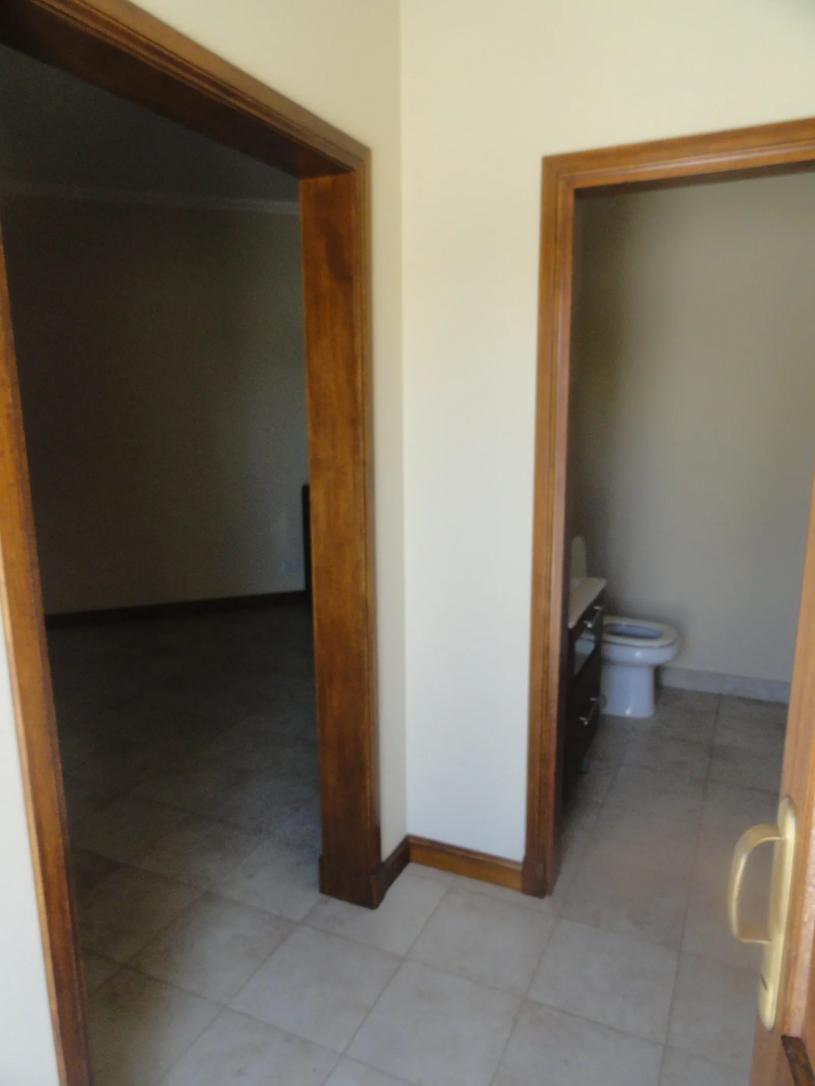 Casa en alquiler c/ cochera en Coronel Suárez - Imagen 4