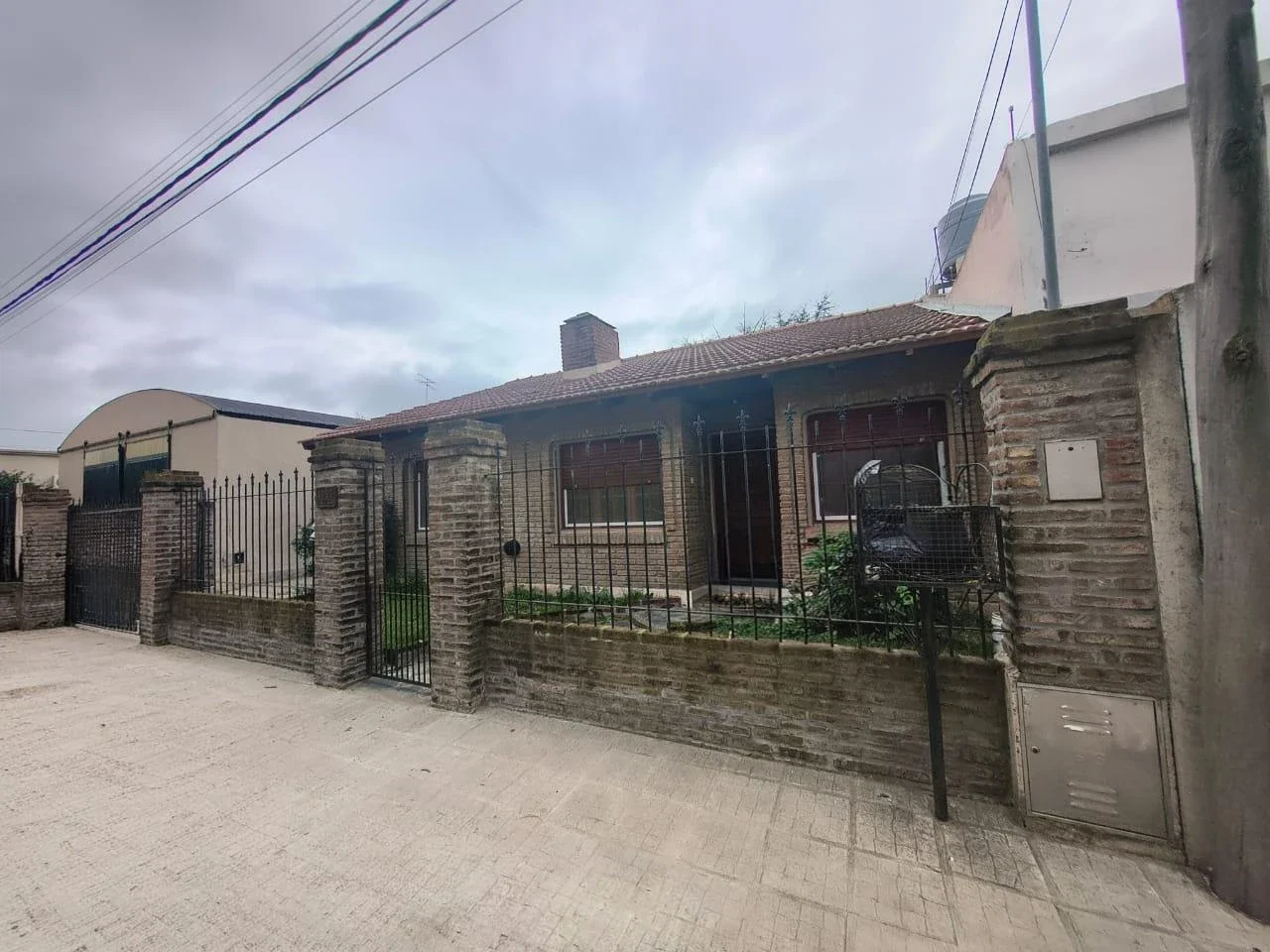 Casa en venta c/ cochera en Coronel Suárez - Imagen 1